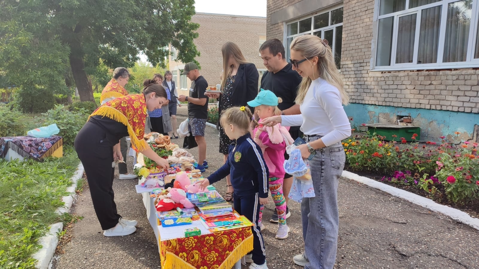 В Башкирии детсад провел осеннюю благотворительную ярмарку «Всё для Победы!"