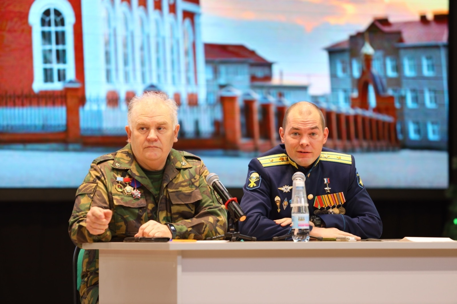 В Башкирском городе Бирске герой России Борис Дудко встретился  с ветеранами боевых действий и школьниками