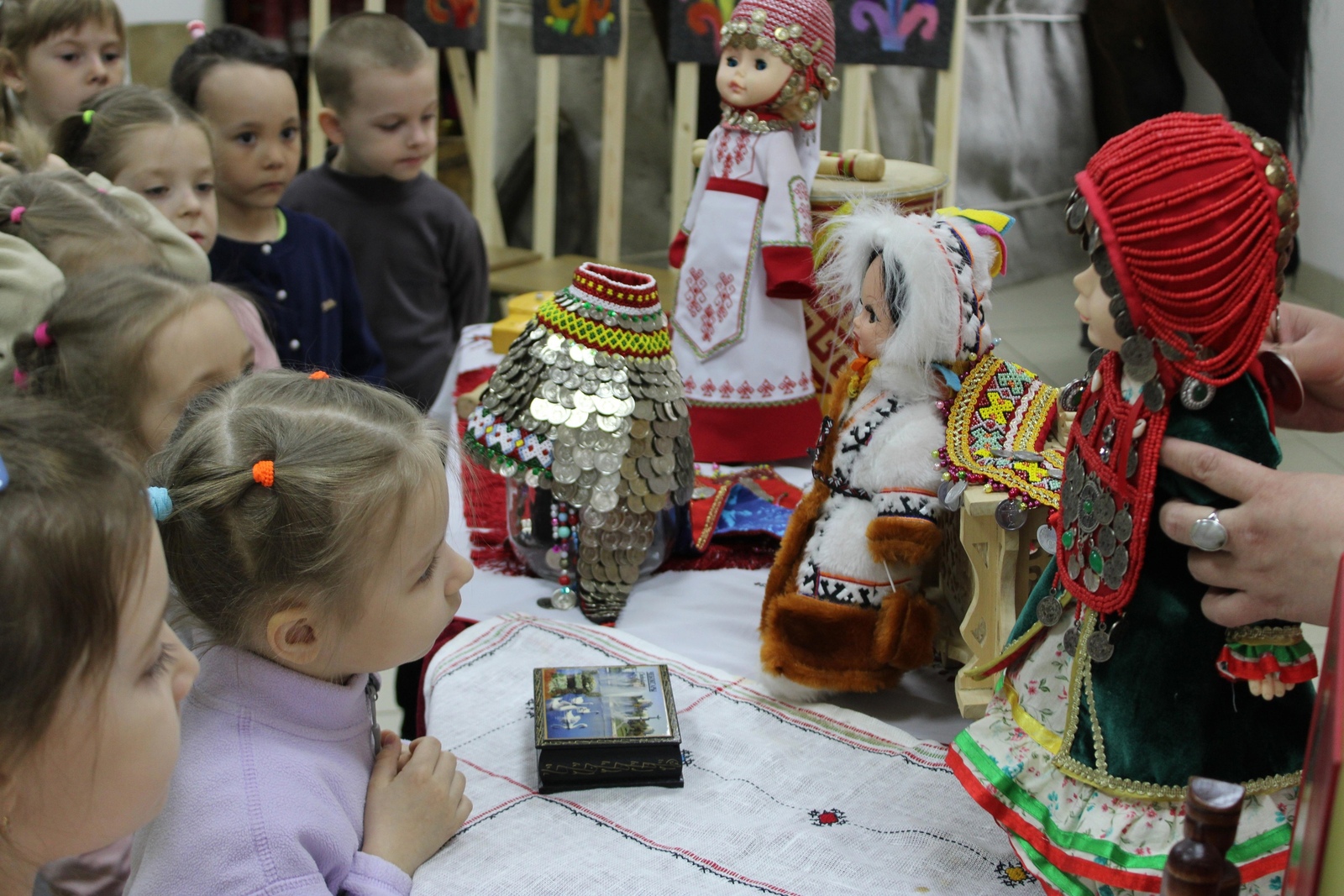 В детском саду «Солнышко» прошло мероприятие ко Дню национального костюма