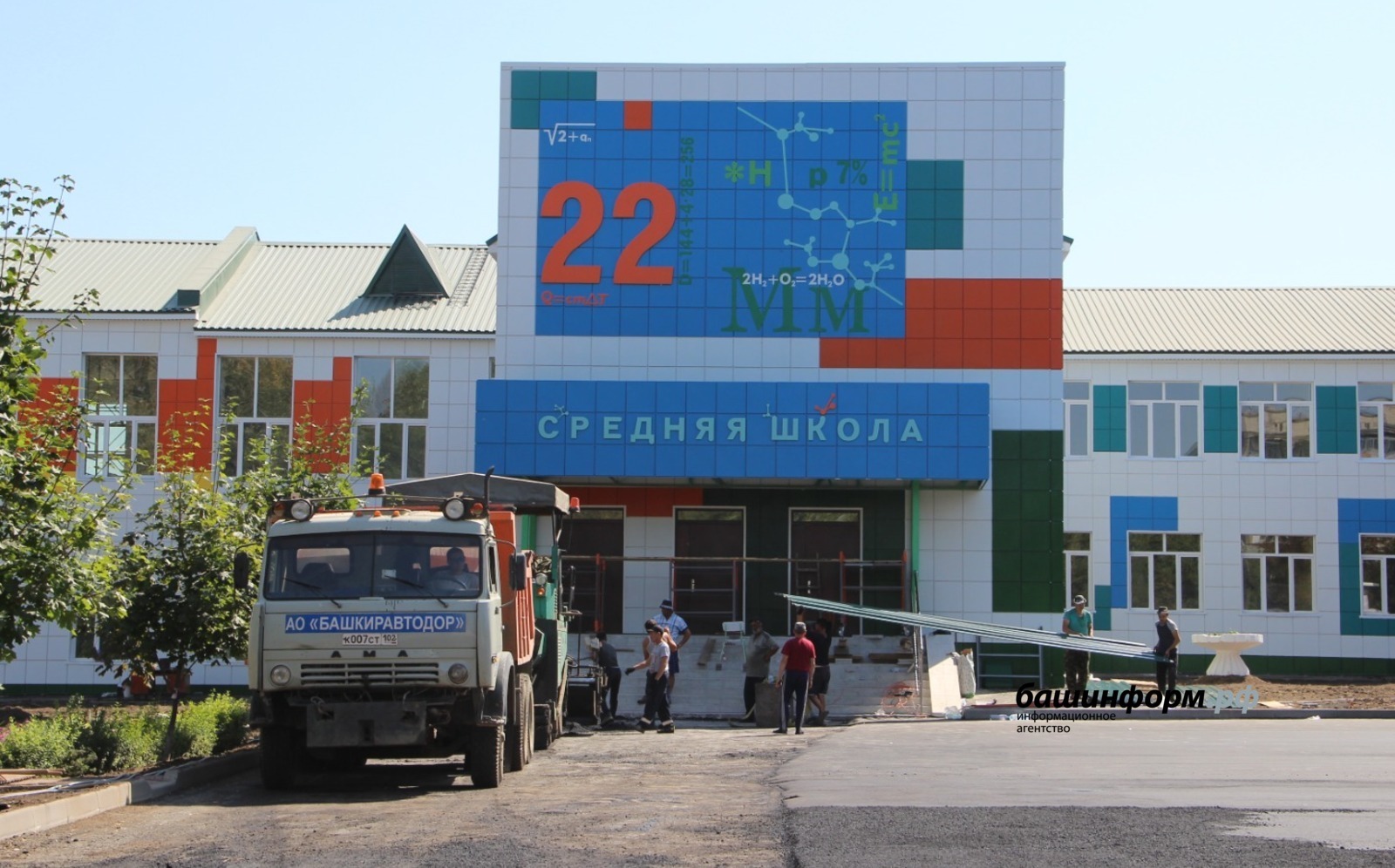 Строители из Башкирии завершают капремонт школы в ЛНР