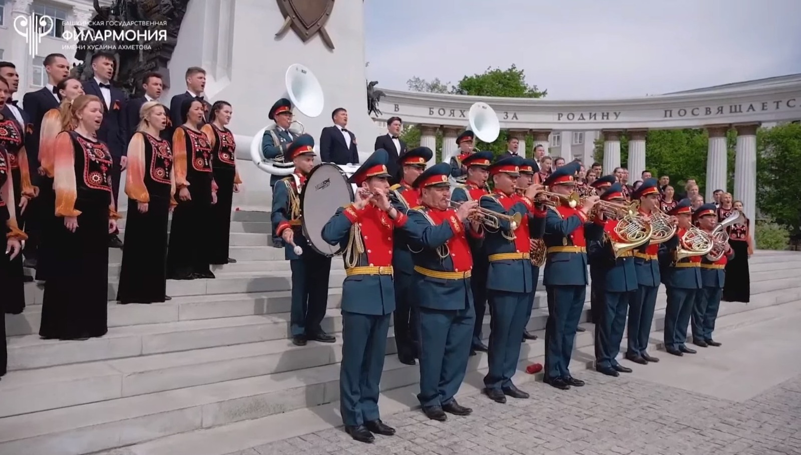 В столице Башкирии хор и духовой оркестр  поздравили жителей региона с Днём Победы песней «Шаймуратов генерал»