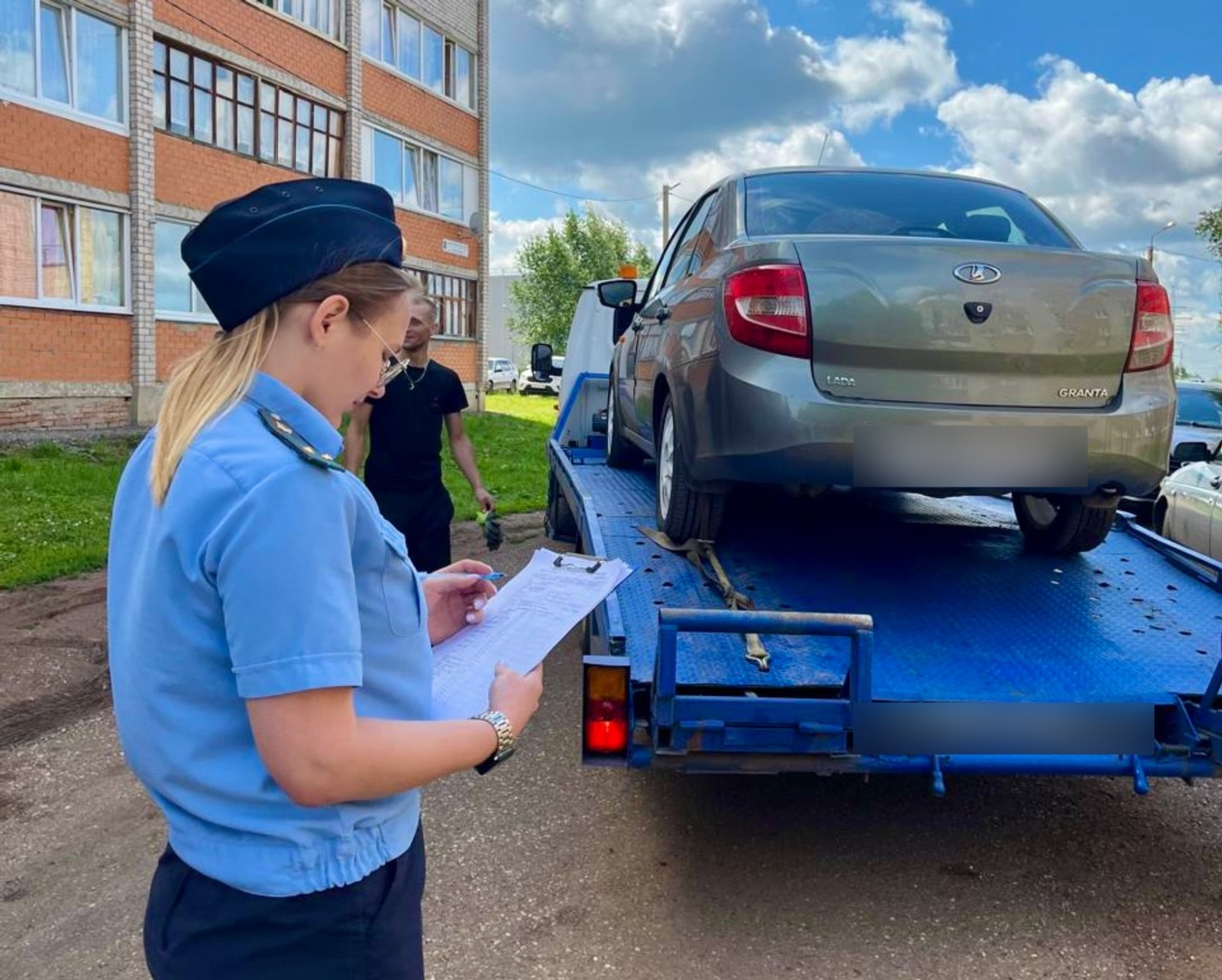 У должника из Кумертау арестовали автомобиль