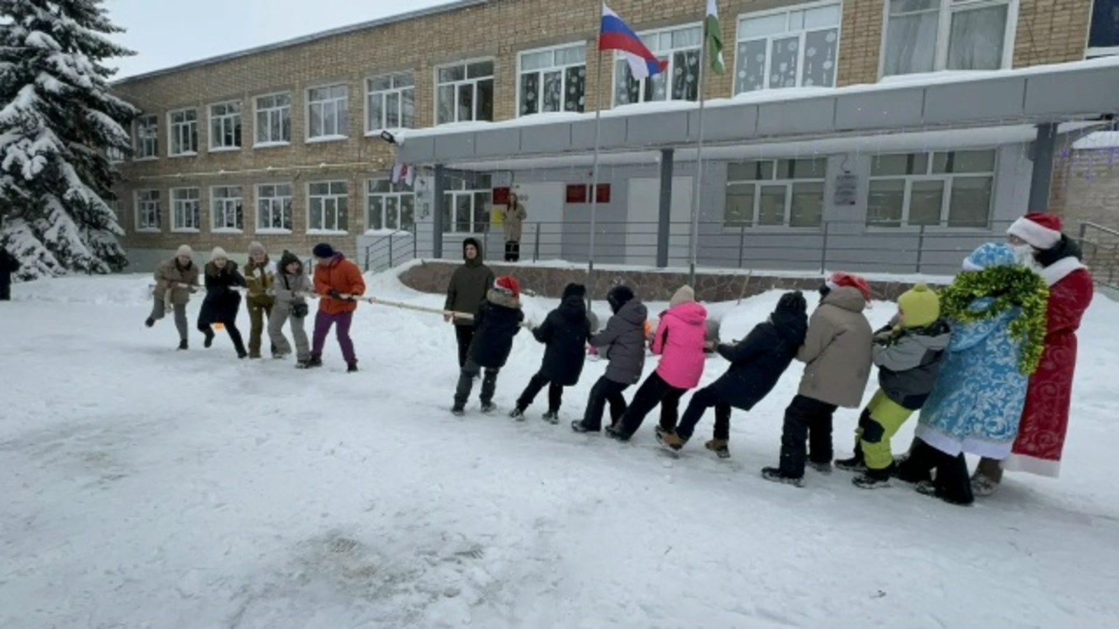 В школах Кумертау прошли новогодние семейные игры