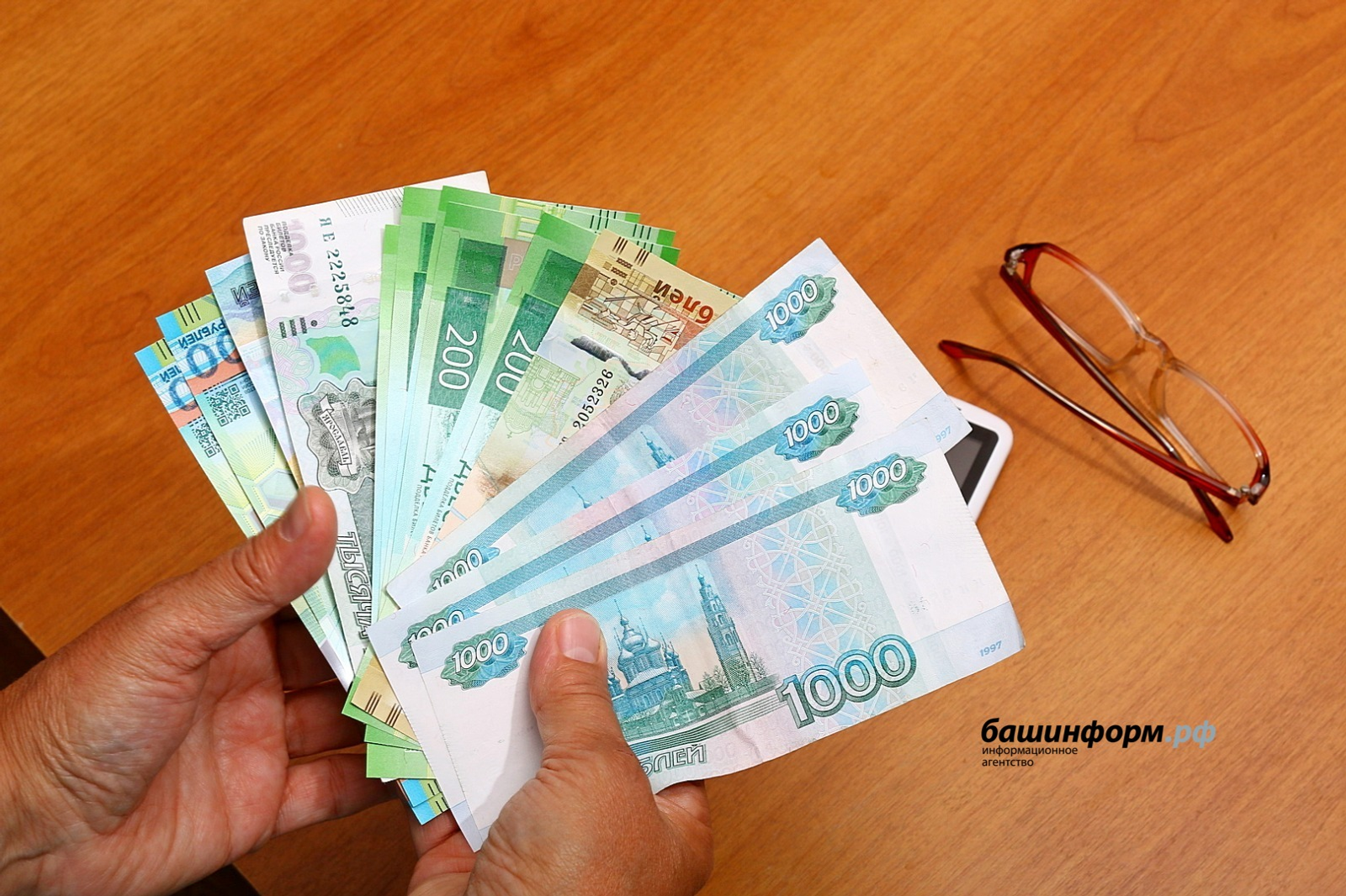 В Башкирии пенсионеры получают доплату за воспитание детей