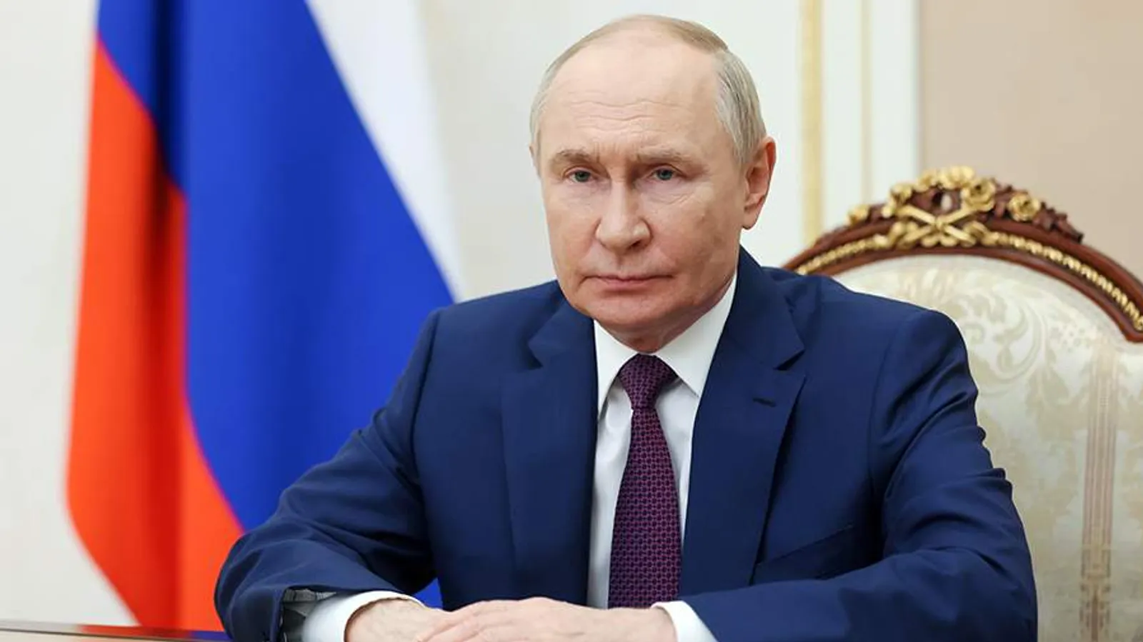 Общество Владимир Путин поздравил военнослужащих с Днем ВМФ