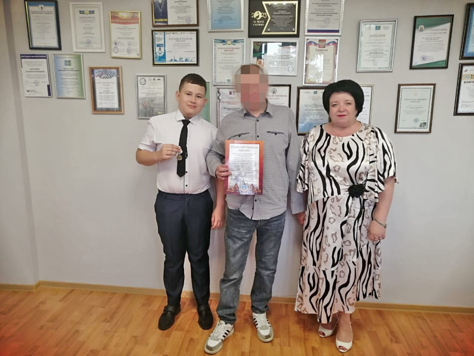 В Кумертау ученика школы №5 наградили за помощь участникам СВО