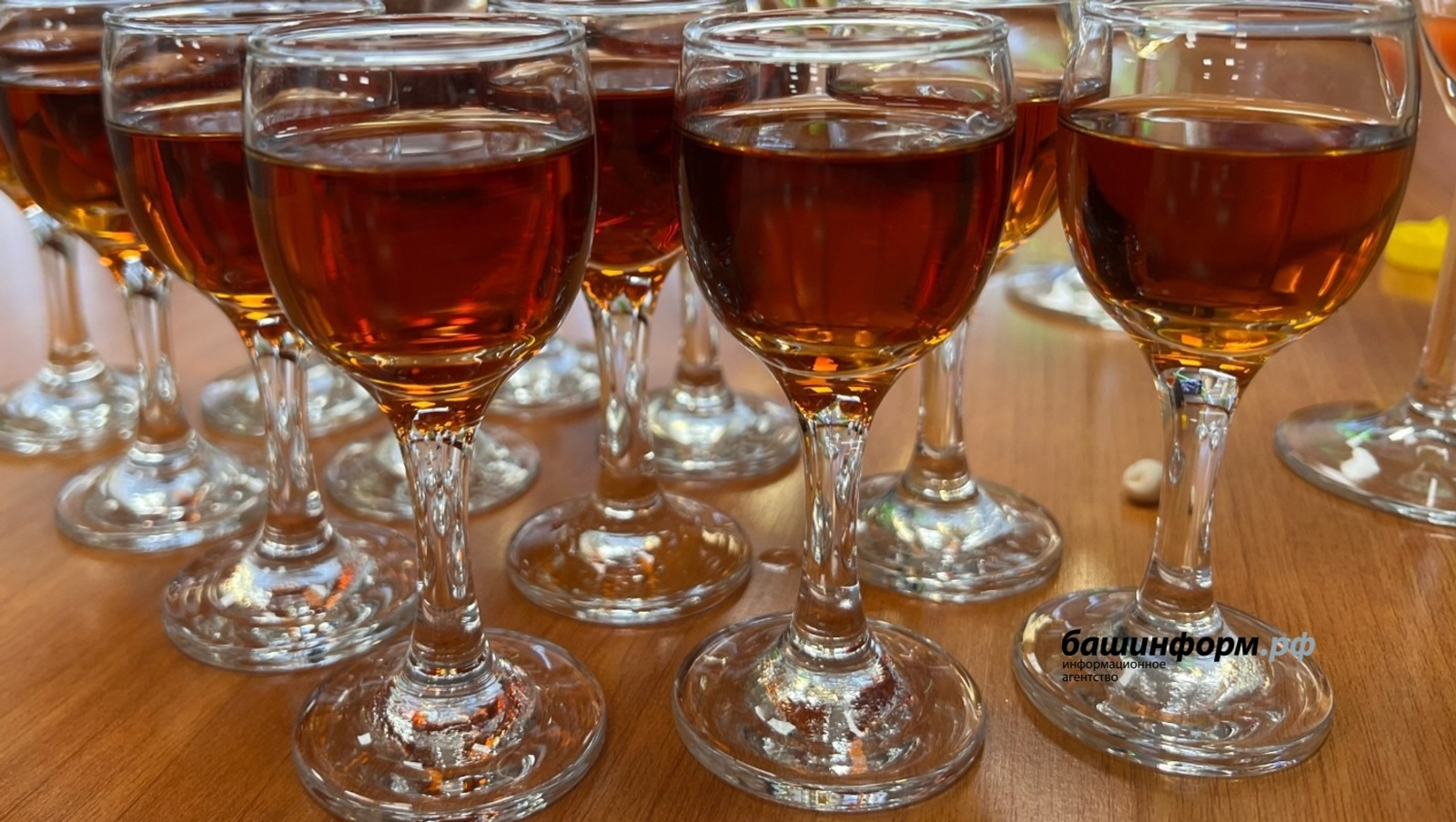 В Башкирии пьяная девушка выпала из машины на дорогу