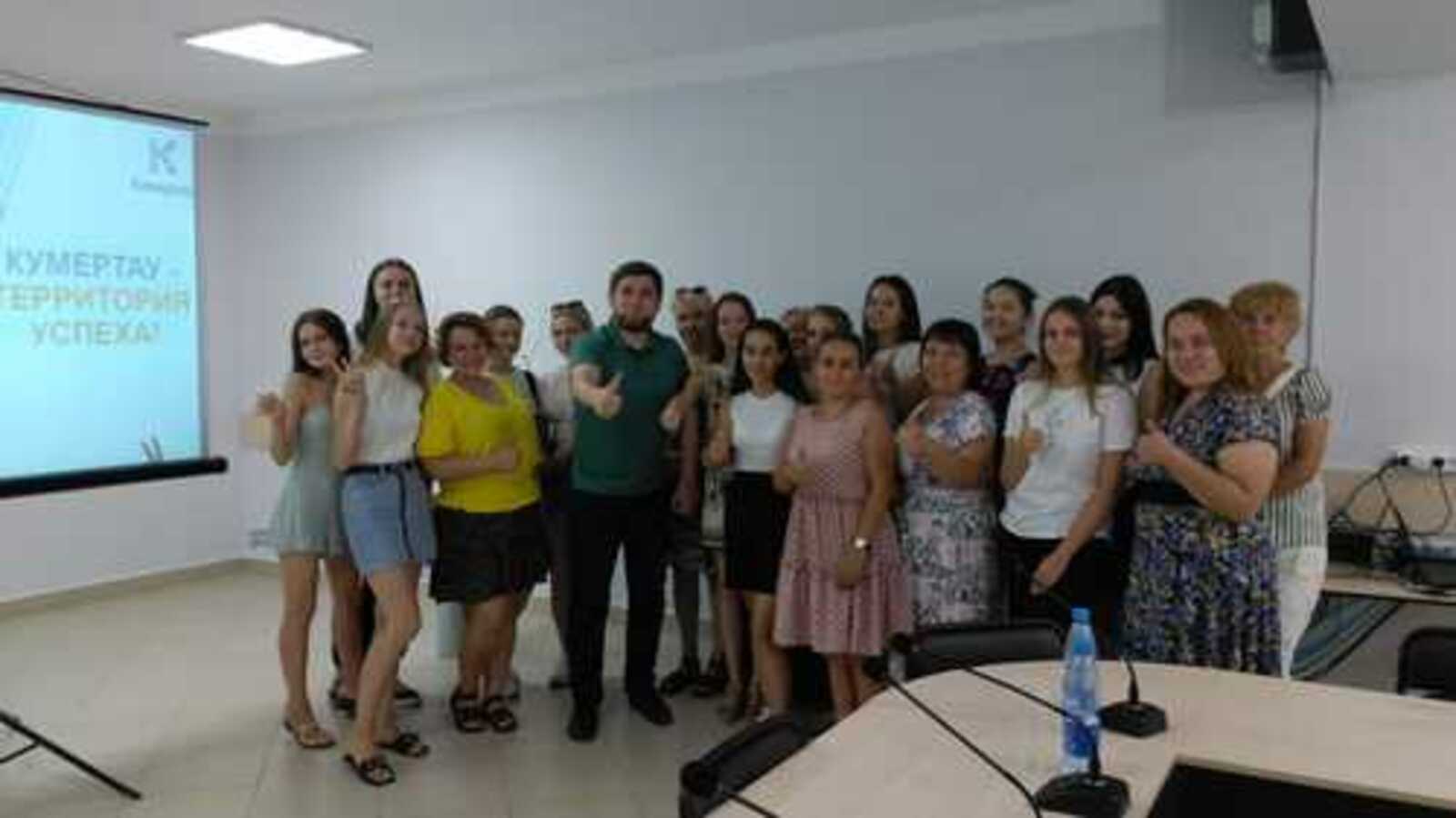 Молодежь Кумертау приняла участие в акции «Изгелектәр ваҡыты» и встретила "Автобус добра"