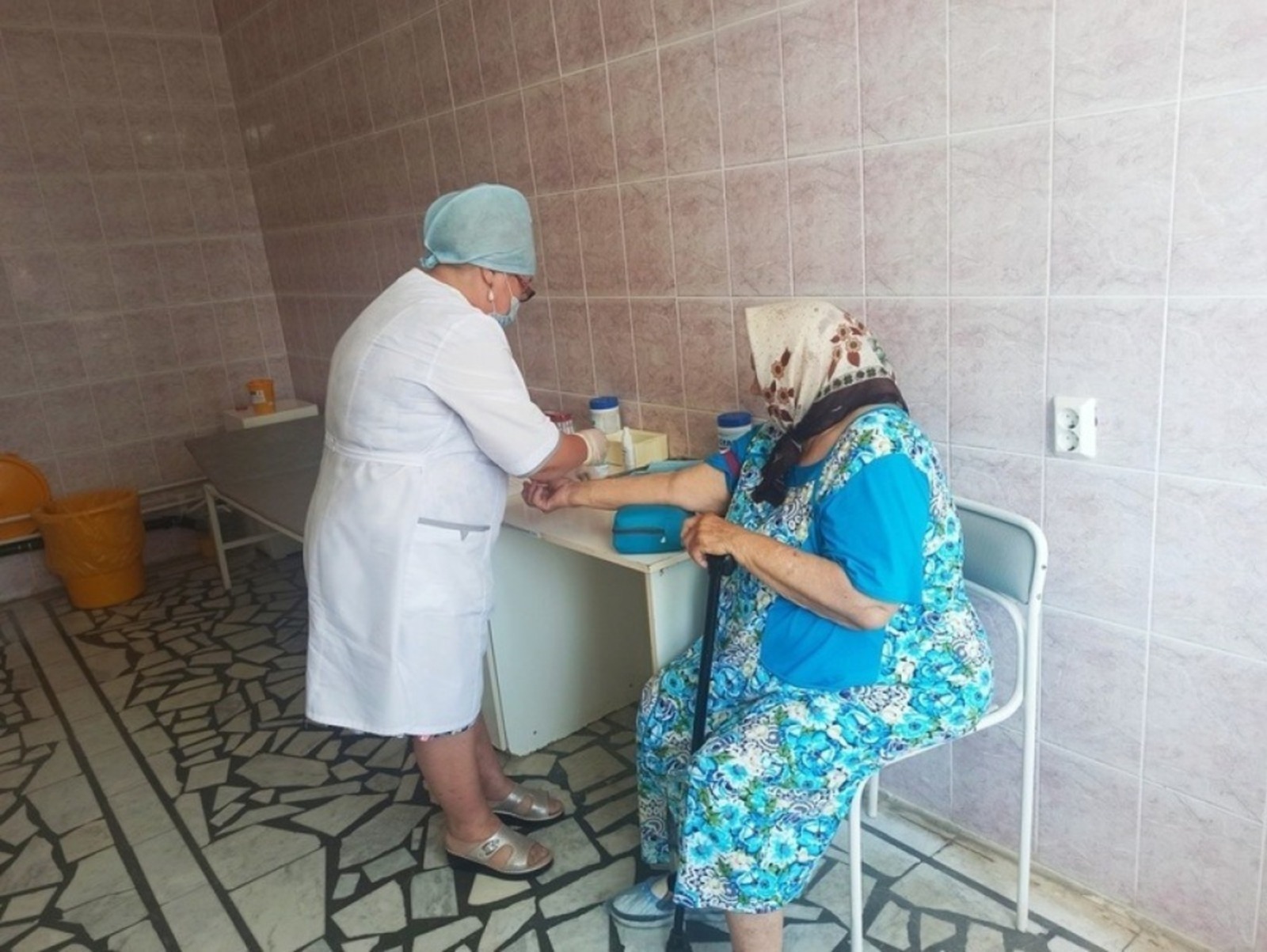 Добраться в поликлинику сельским жителям Башкирии помогают мобильные бригады