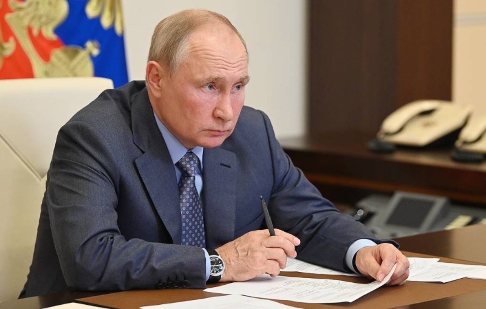Владимир Путин высказал требование не допускать завышения цен при строительстве дорог