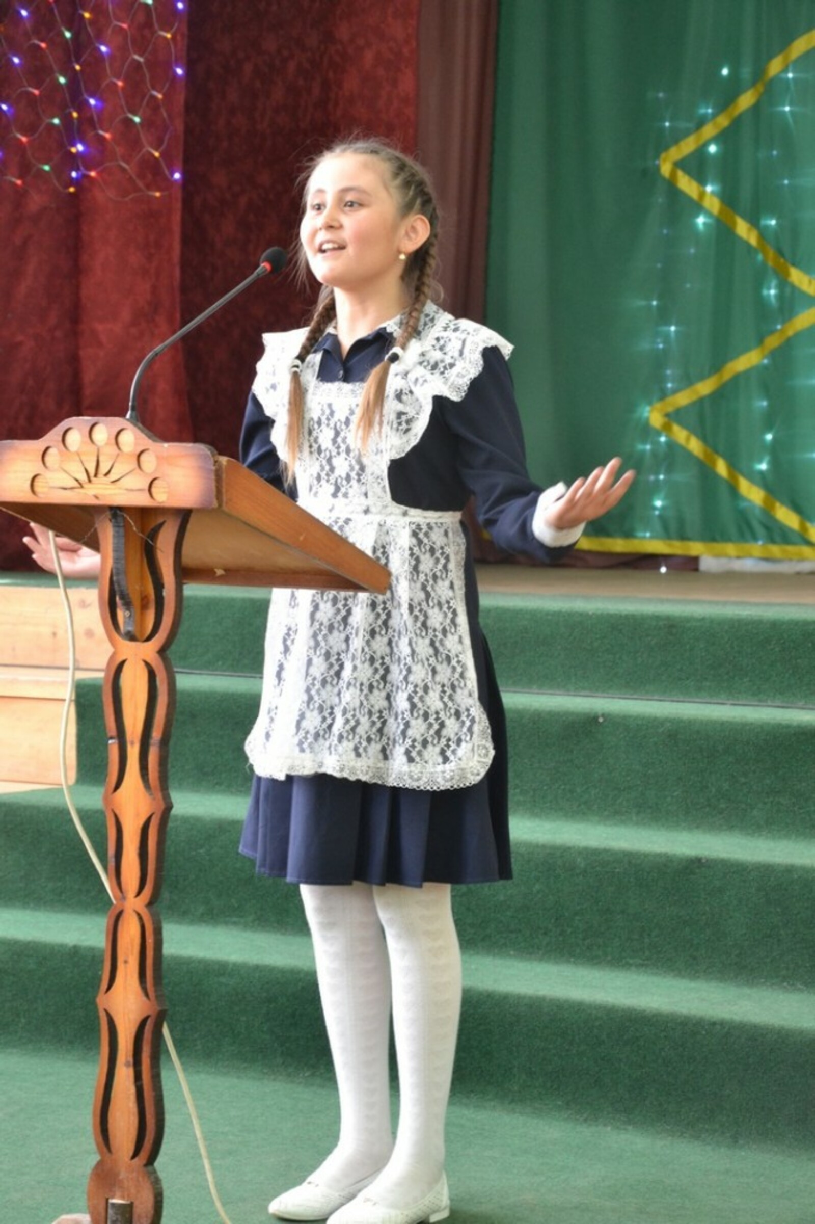 Проникновенно, вдохновенно произносили поэтические строки Мустая Карима юные участники конкурса чтецов.