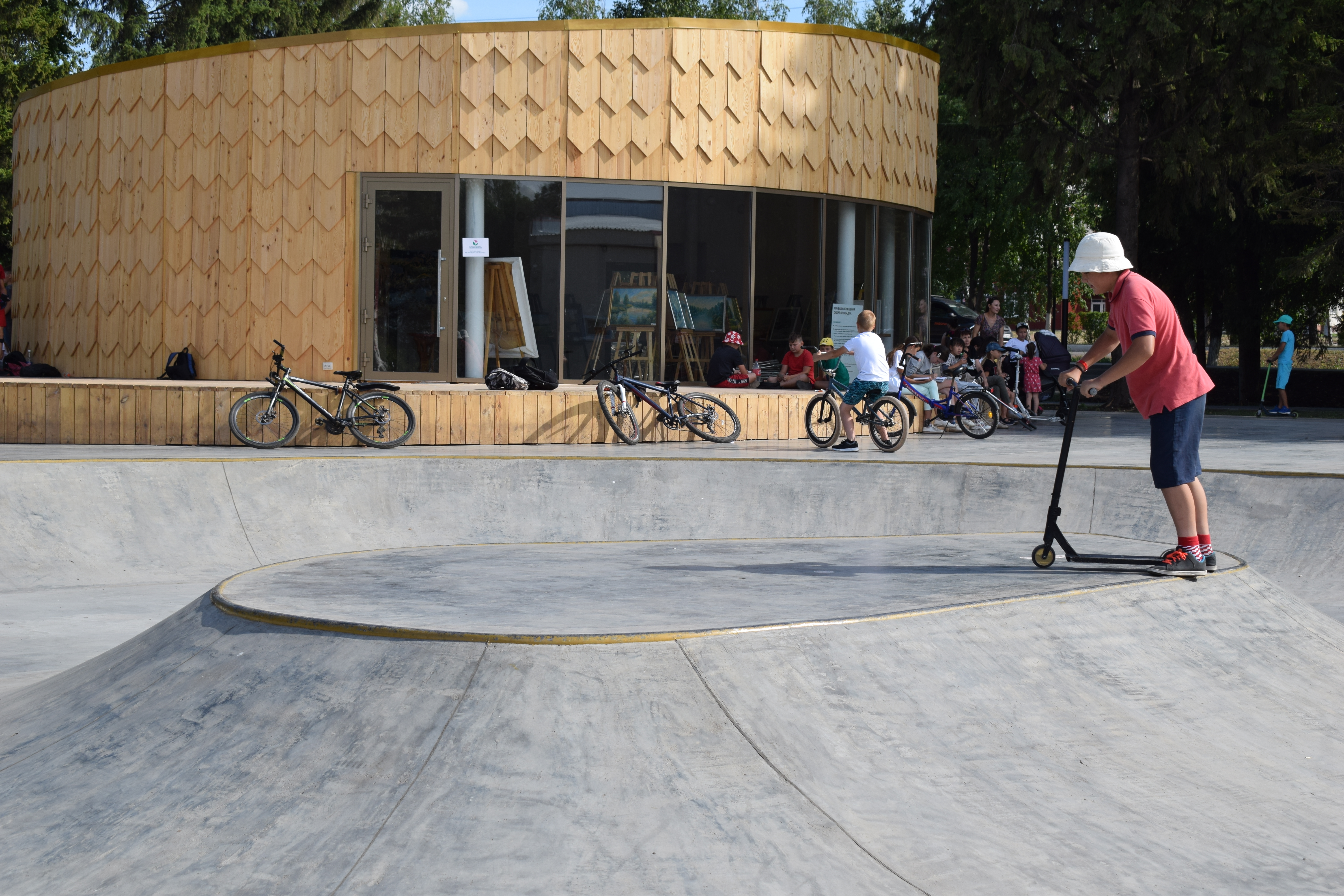 В скейт-парке в Дюртюлях раскрывают смысл творения художников