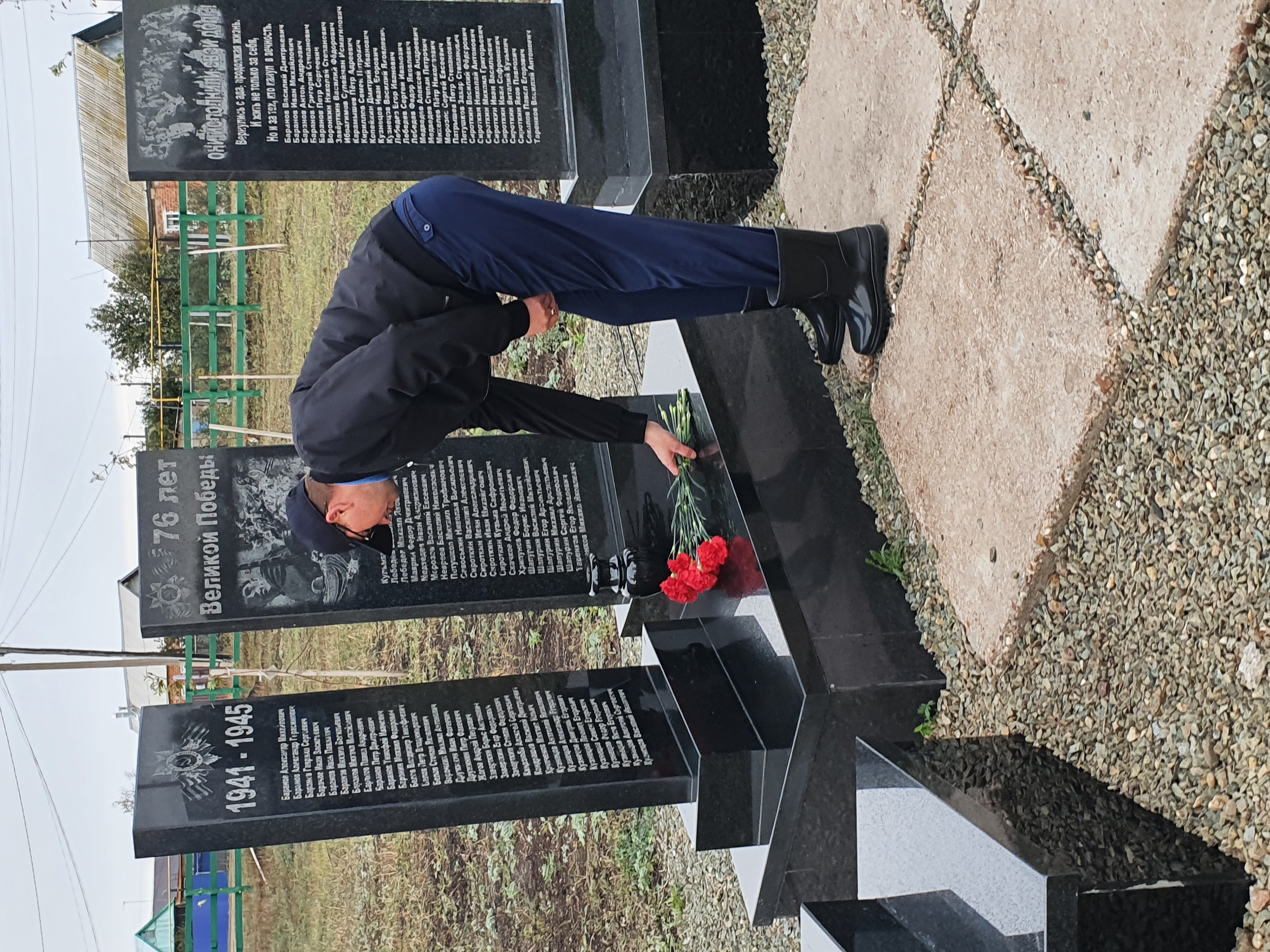 В Кумертау высадили саженцы и открыли обелиск в память о героях Великой Отечественной войны