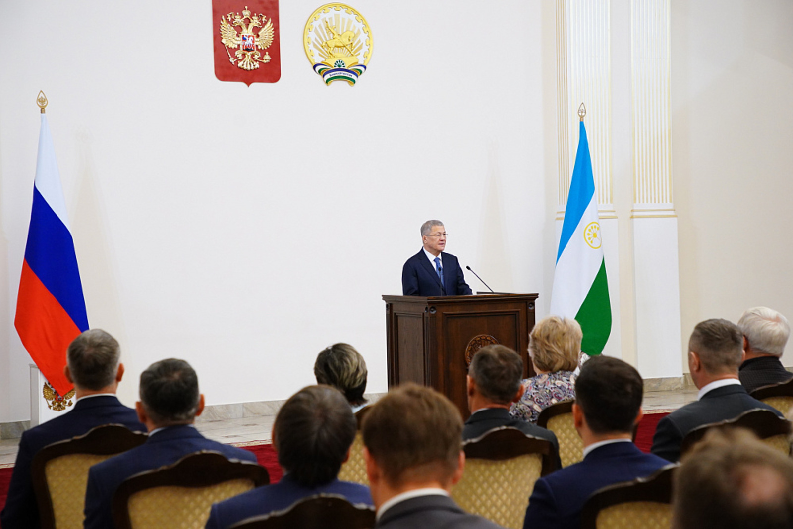 Радий Хабиров наградил работников промышленности Башкирии