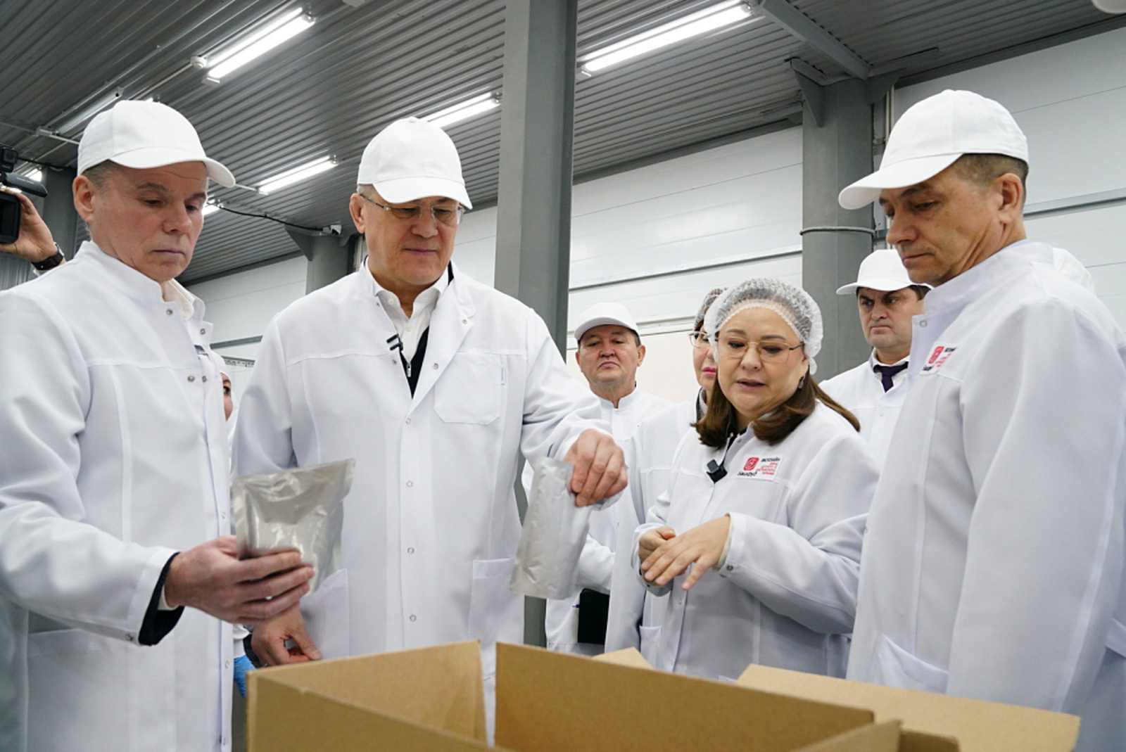 Радий Хабиров посетил завод детского и диетического питания «ВкусЛайн» в Чишмах