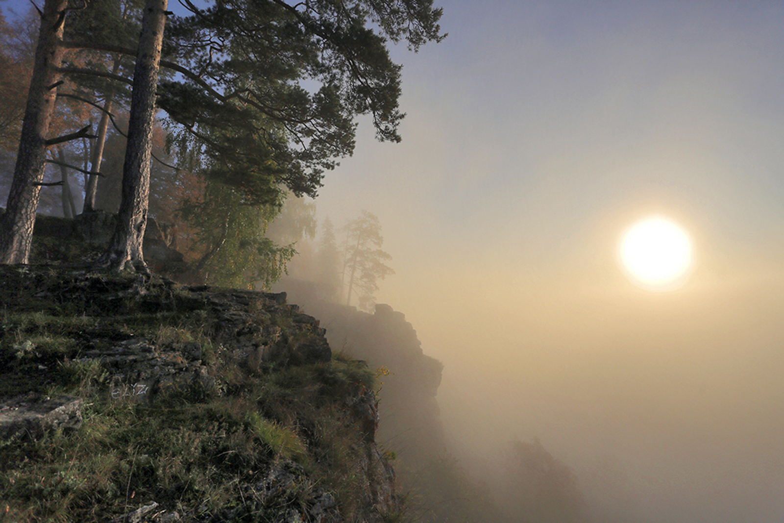 Солнце «штормит»: мощная вспышка X-класса и прогноз магнитных бурь
