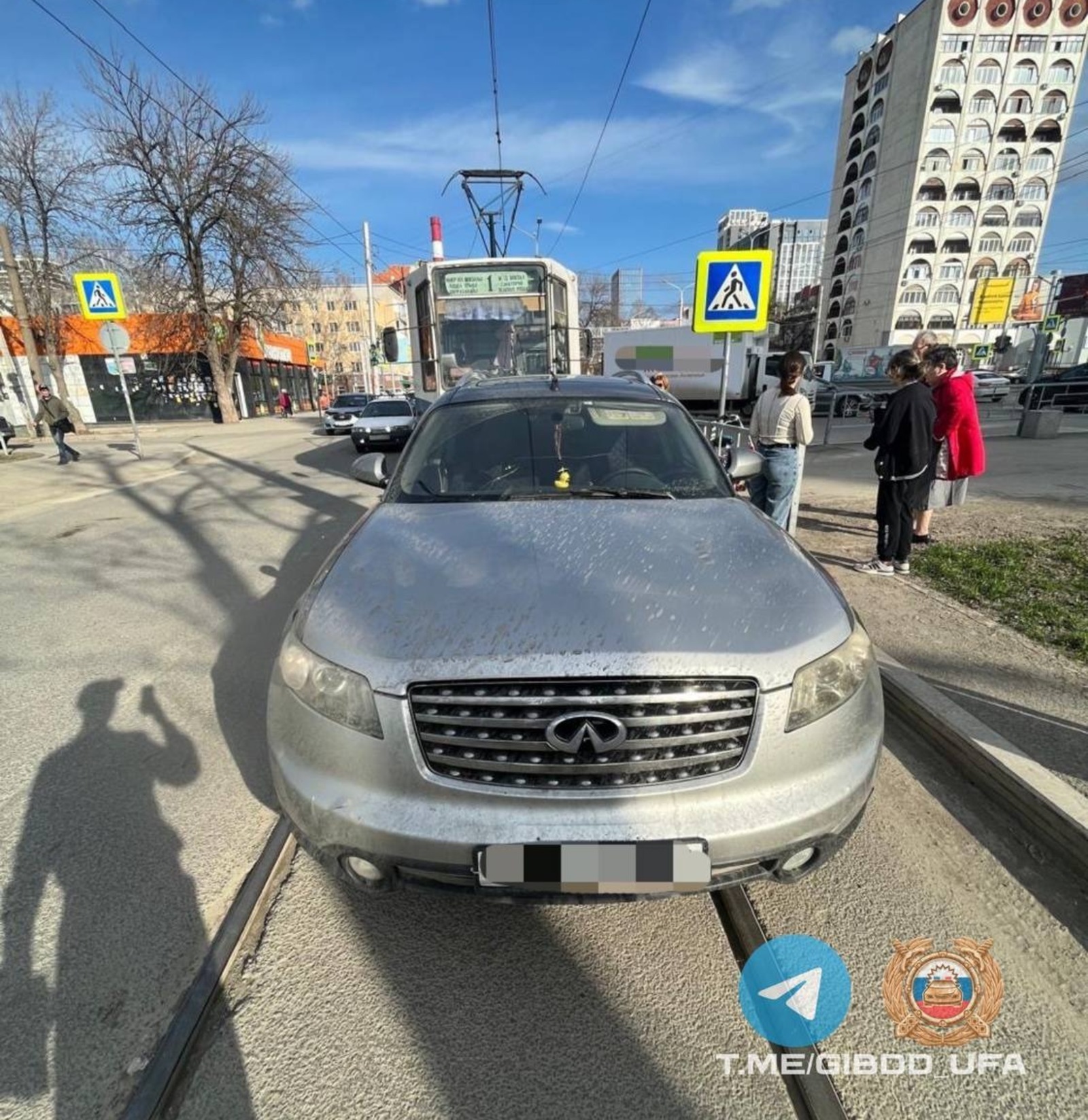 В Башкирии женщина за рулем «Инфинити FX35» сбила на «зебре» школьницу на велосипеде