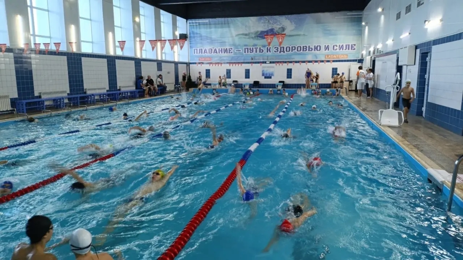 Кумертауские юные пловцы достойно выступили на «Рождественских стартах»