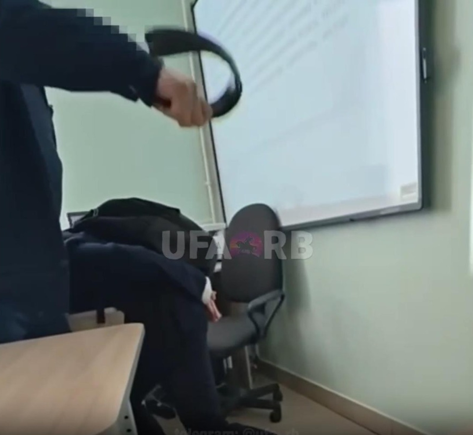 В Уфе проверяют видео с жестоким обращением учителя лицея