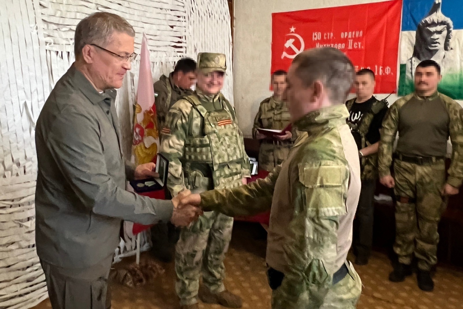 Глава Башкирии вручил медали генерала Шаймуратова воинам СВО