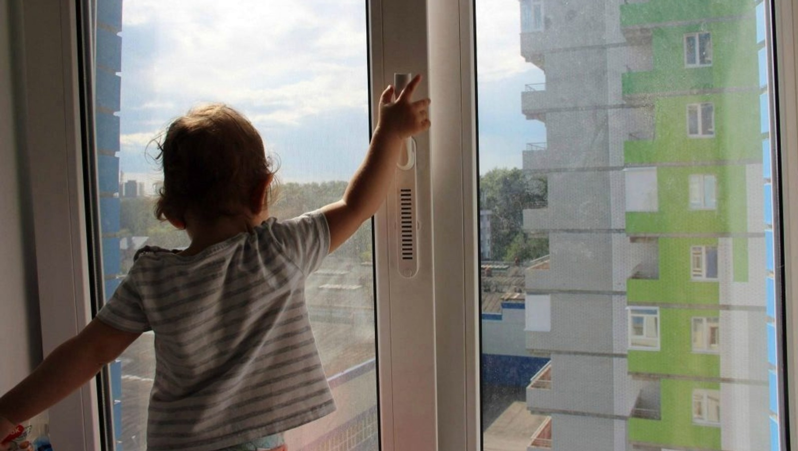 Трагедия в Уфе: двухлетний ребенок выпал из окна четвертого этаж