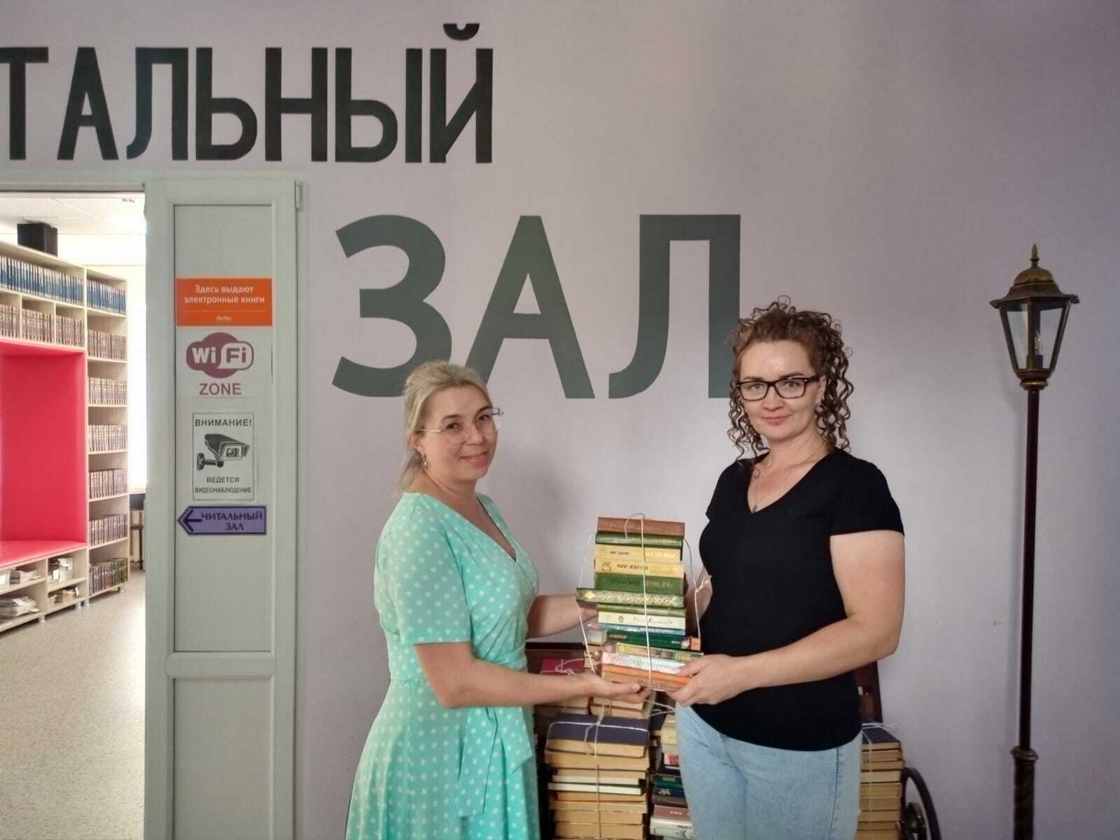 Редакция газеты «Кумертауское время» передала книги в библиотеки