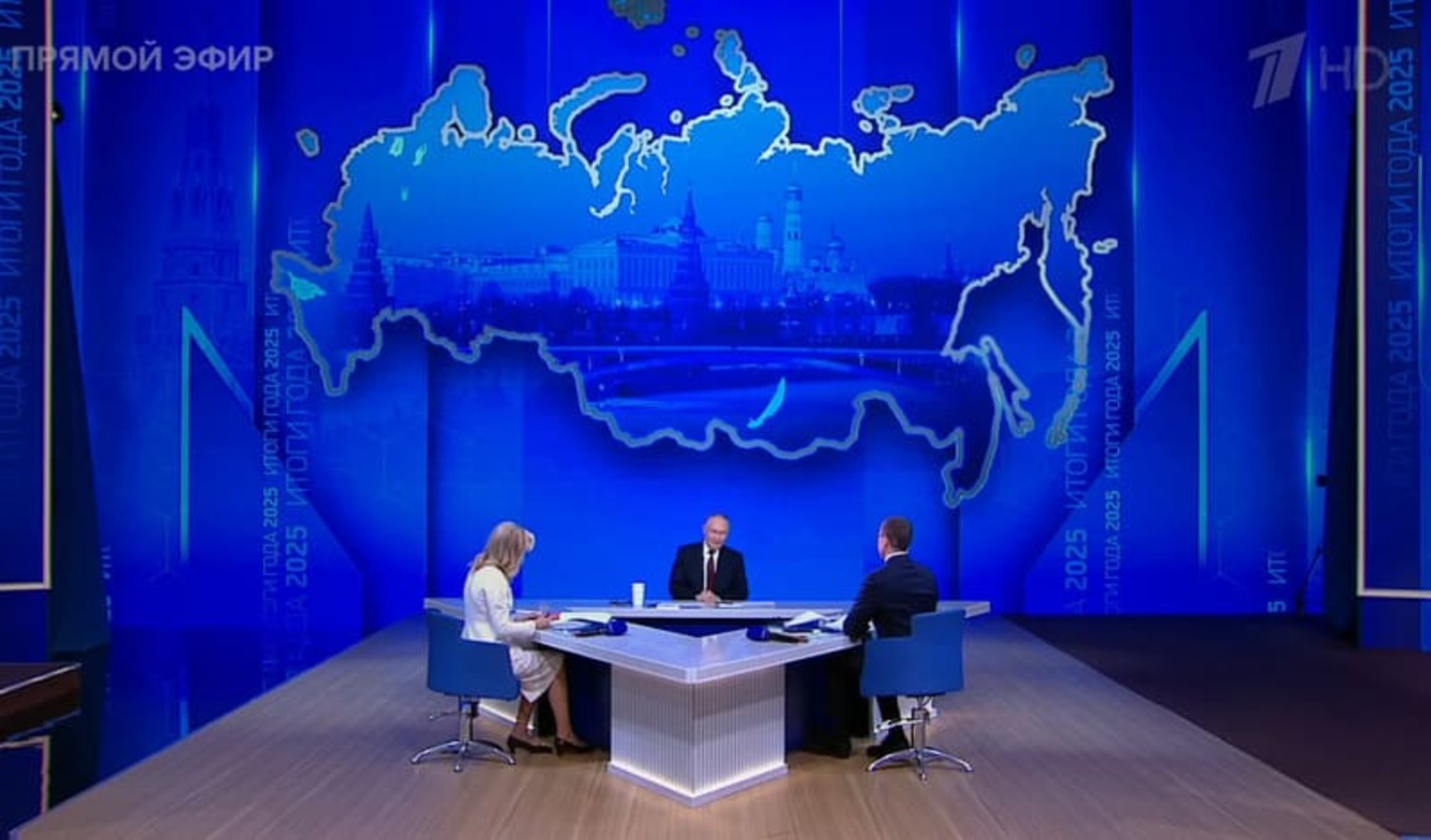 "Явные послания". СМИ заметили важную деталь на прямой линии Путина