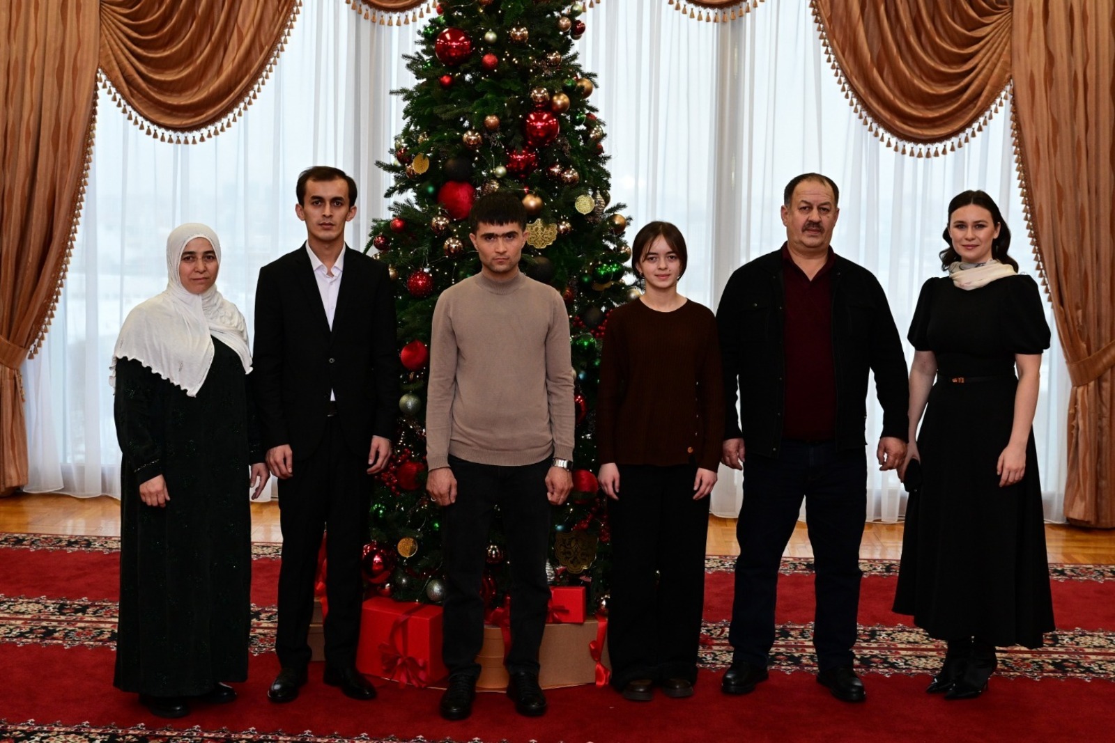 Радий Хабиров встретился с семьёй студента, погибшего, спасая детей