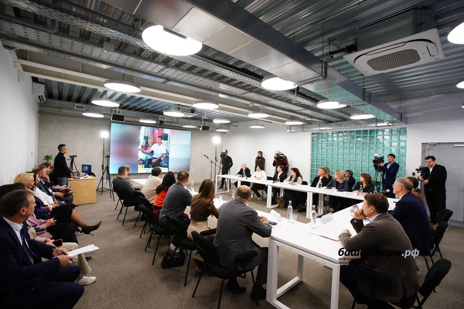 Глава Башкортостана высоко оценил коворкинг-центр «Люди»