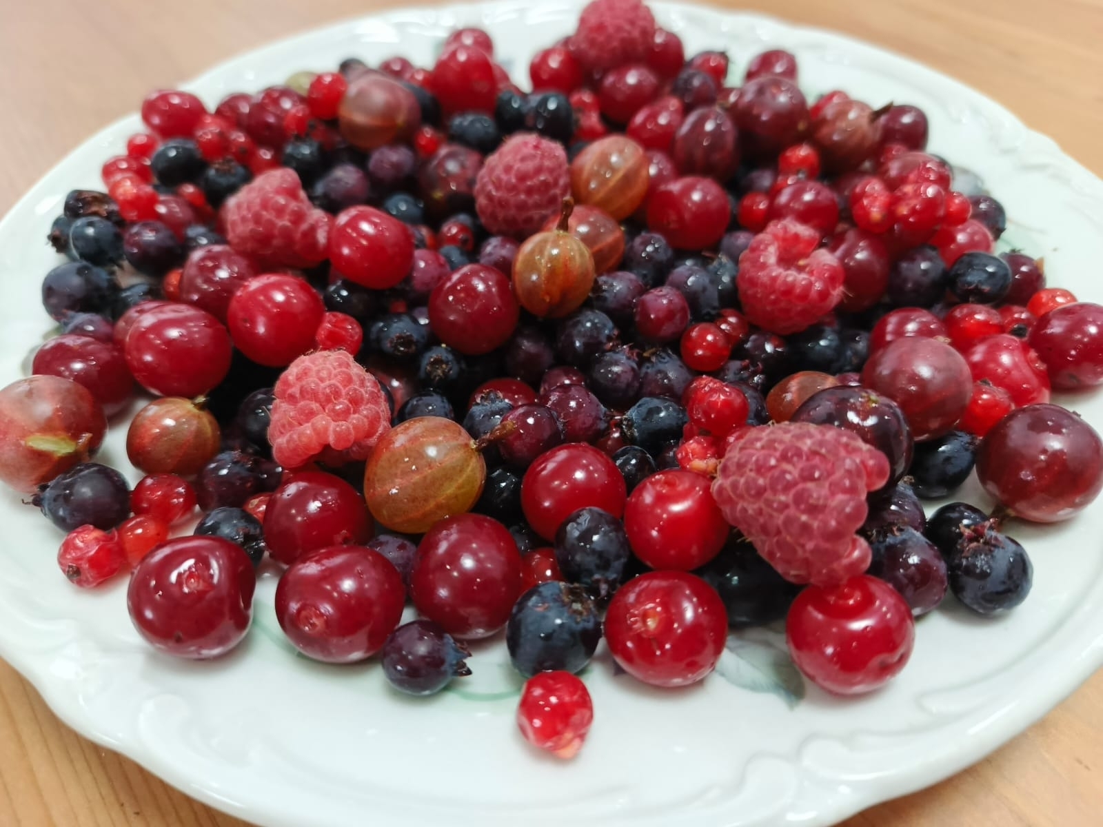 Какие фрукты лучше не покупать весной: эксперты предупредили о рисках