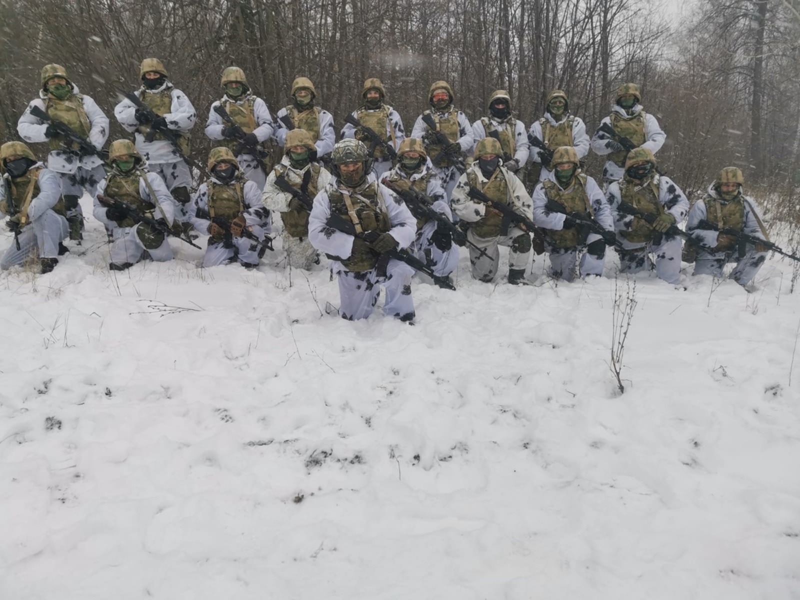 Добровольцы Башкирского батальона им. Салавата Юлаева проходят боевое слаживание.