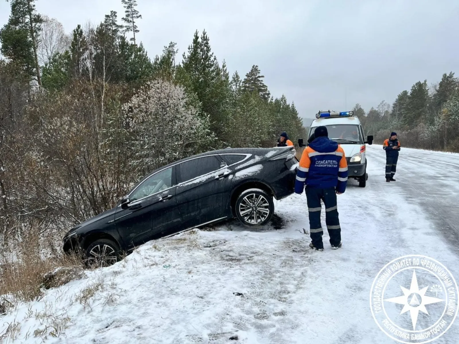 Спасли замерзающего: в Башкирии спасли водителя