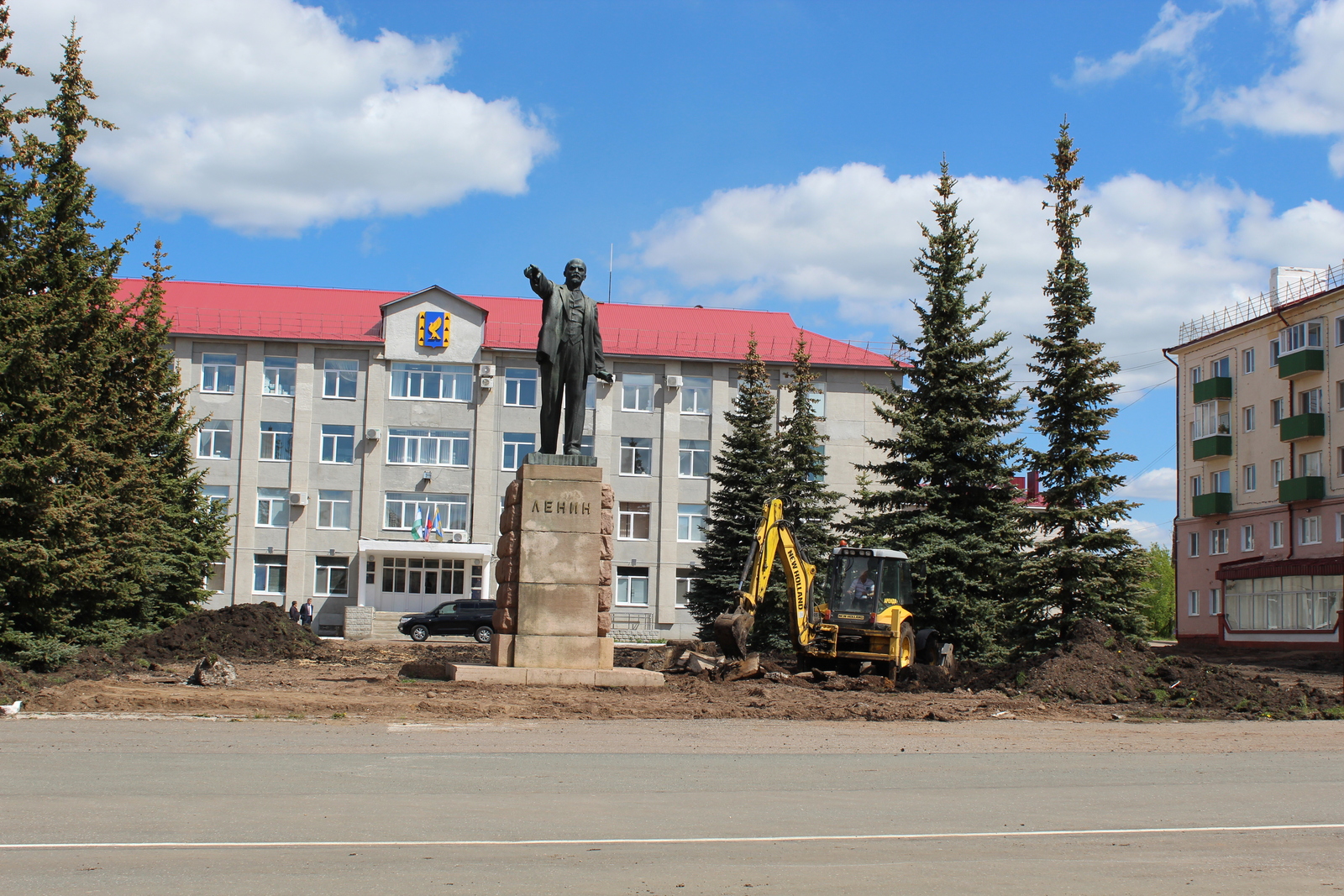 Старое заиграет по-новому: на площади Советов в Кумертау приступили к реализации проекта «Шкала времени»