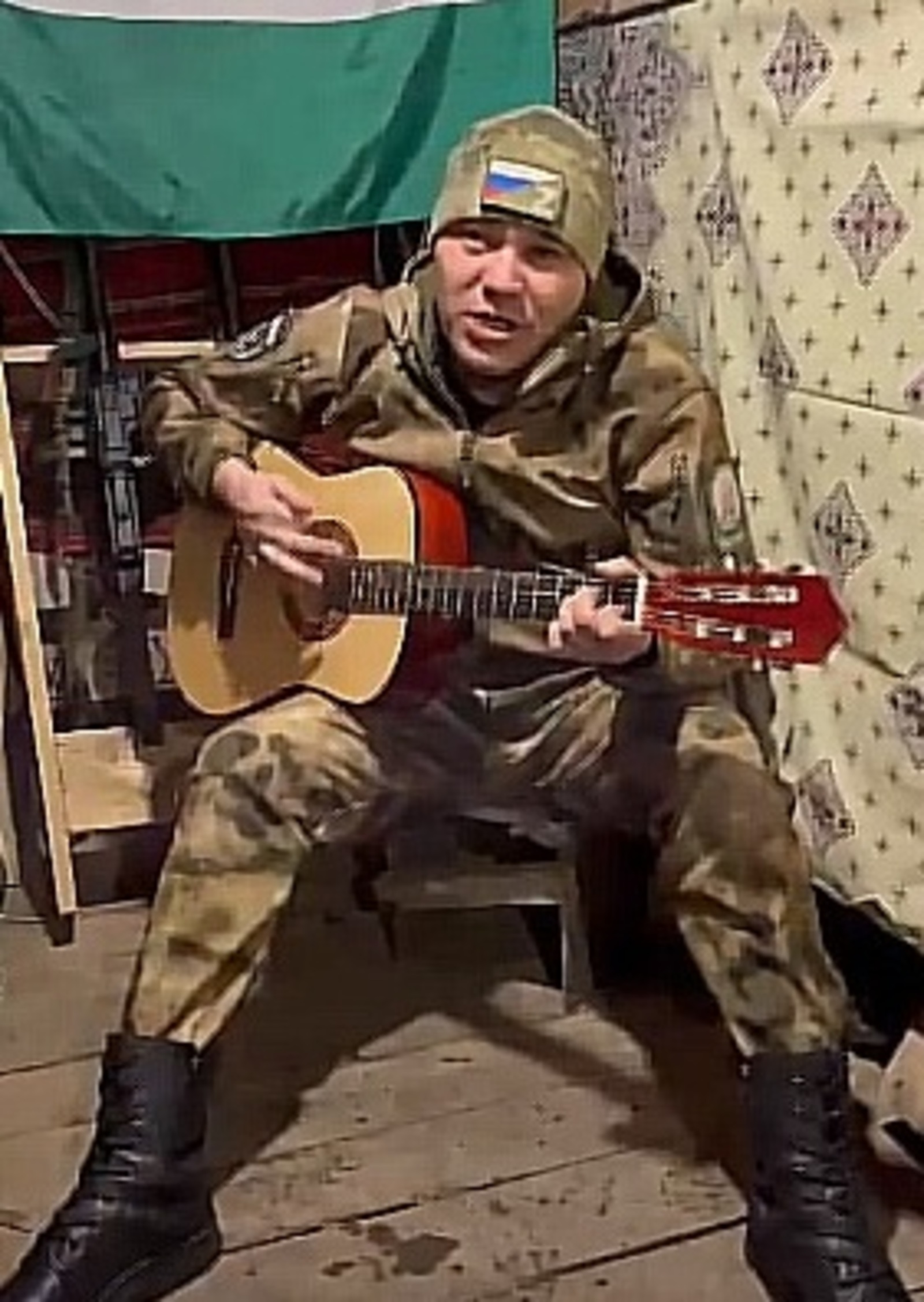 Боец из Башкирии спел для сослуживцев трогательную песню
