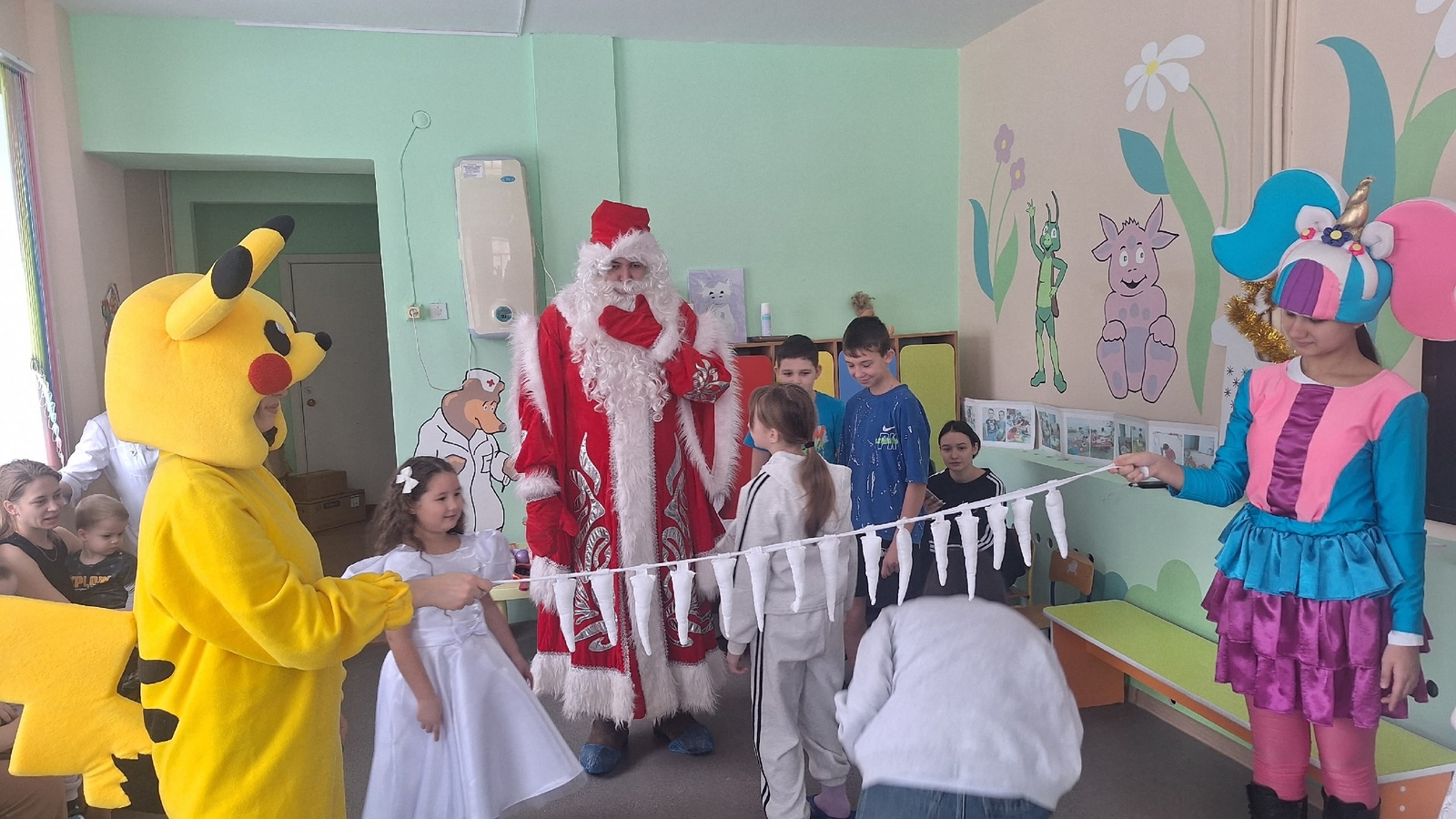 Кумертауские волонтёры устроили праздник в детской больнице