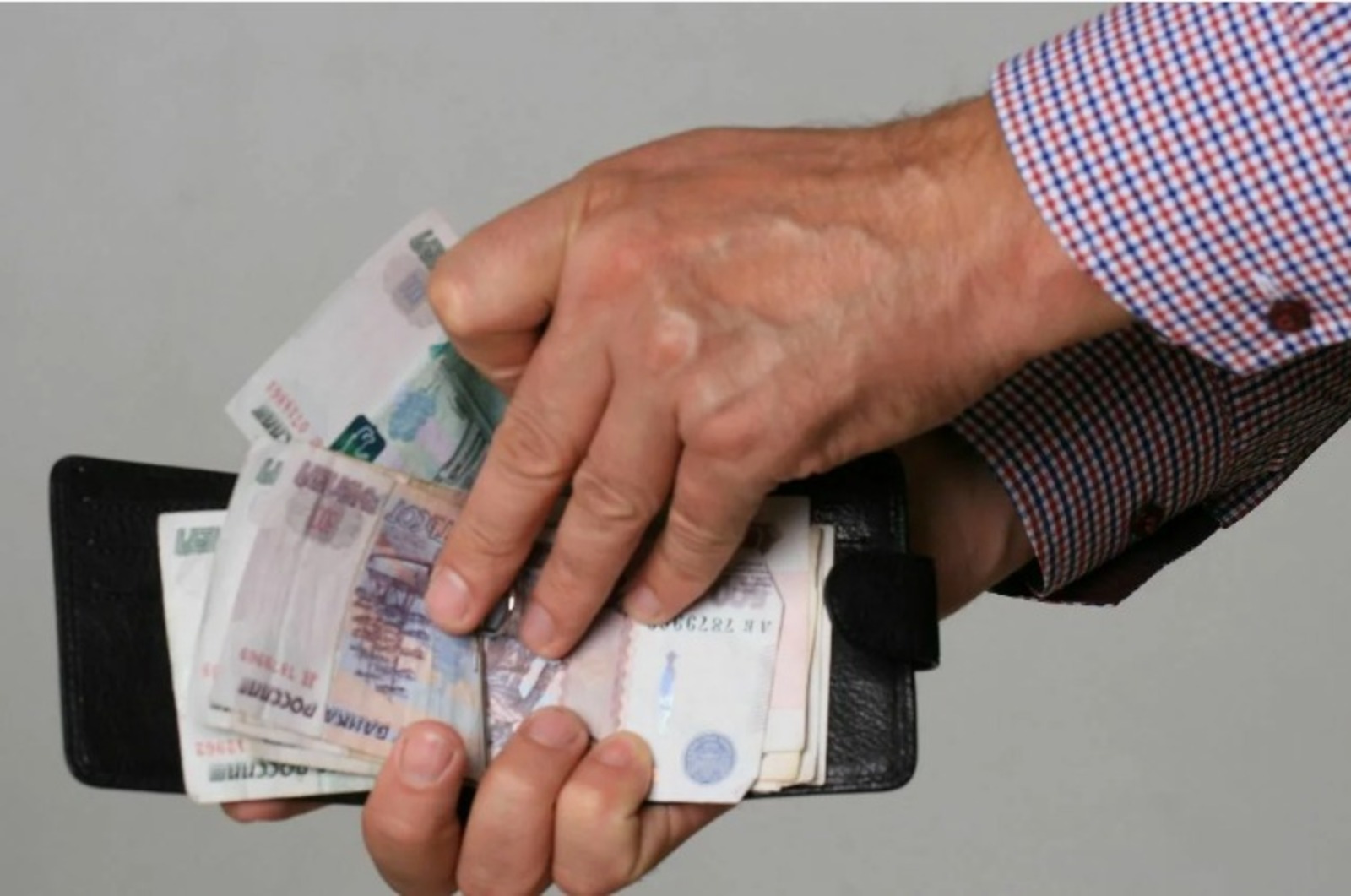 Средний заработок жителей Башкирии в 2025 году составил 72,2 тысячи рублей