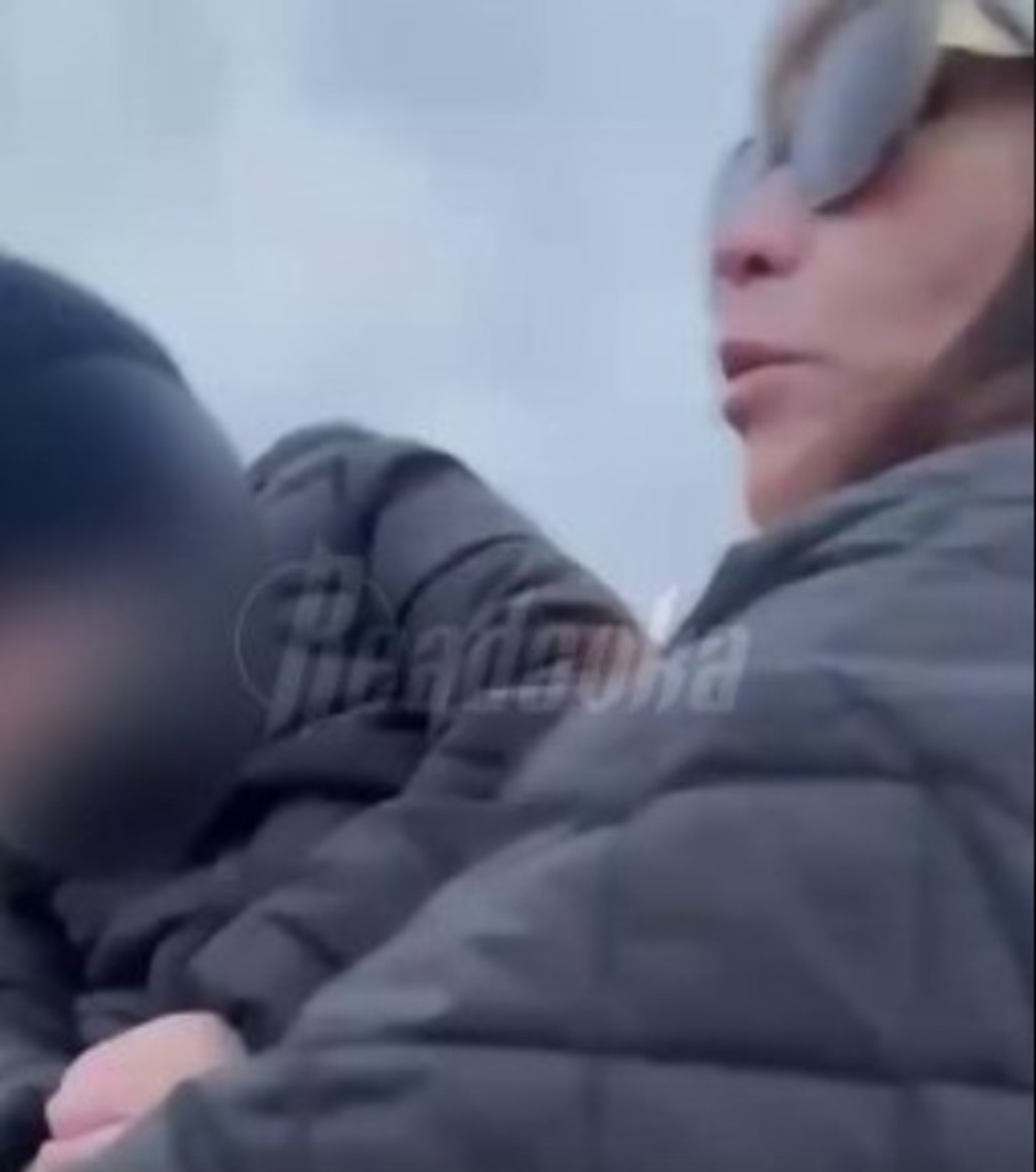 Незрячая многодетная мать в Башкирии водит детей в школу и в сад по бездорожью