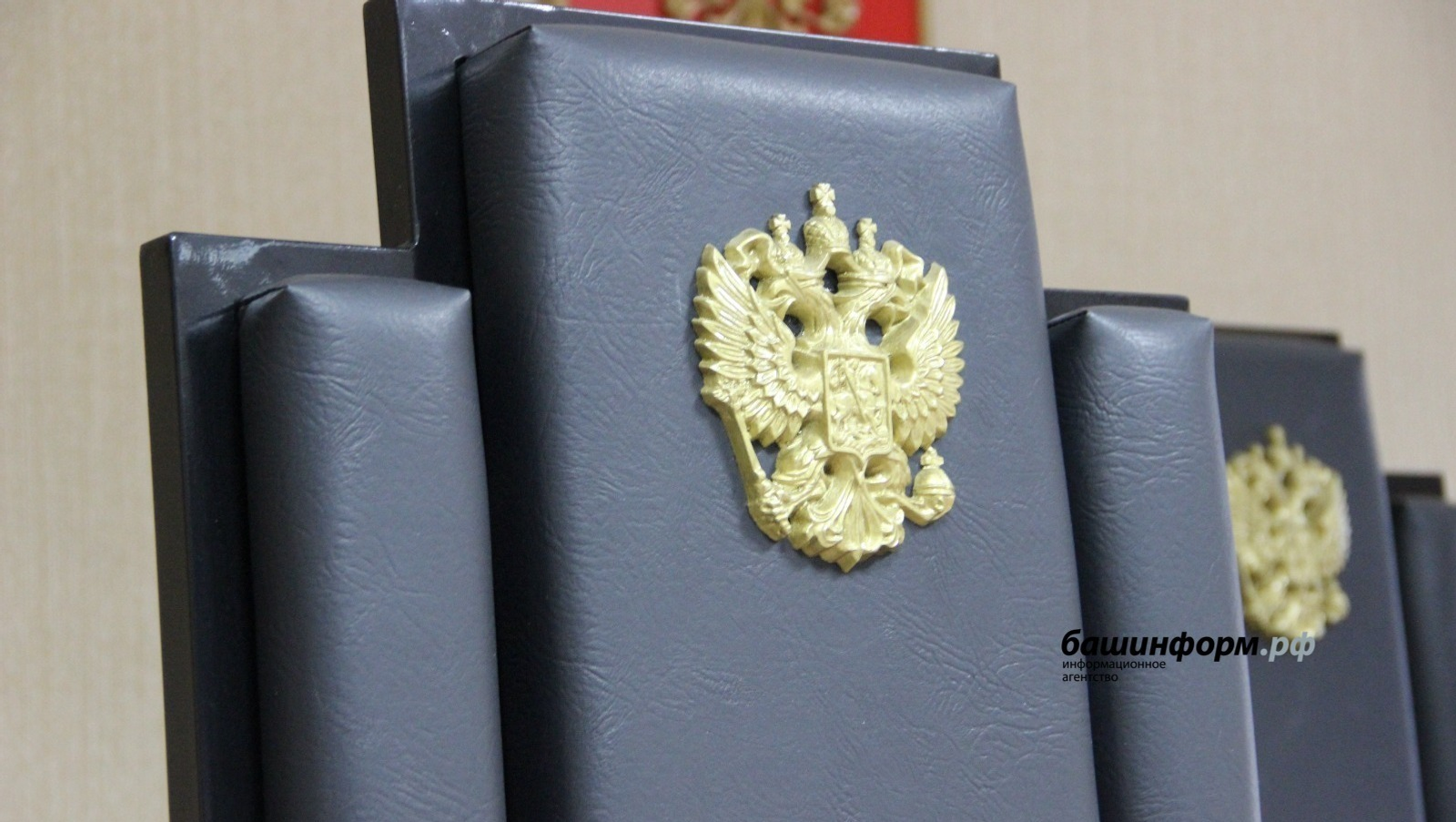 Бросила дочь и уехала: в Башкирии судят мать-подростка за аморальное поведение