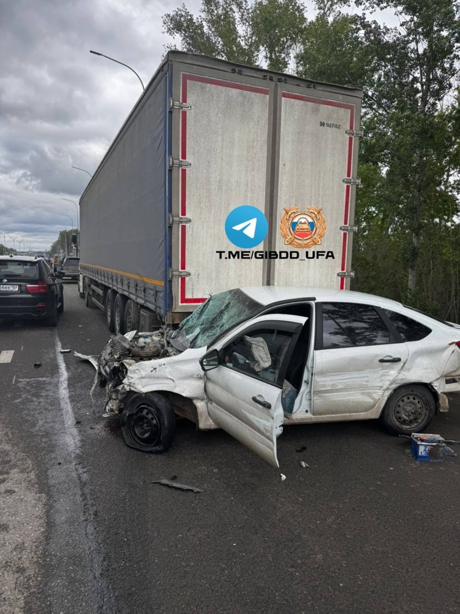 В столице Башкирии в крупной аварии пострадал водитель «Лады Гранты»