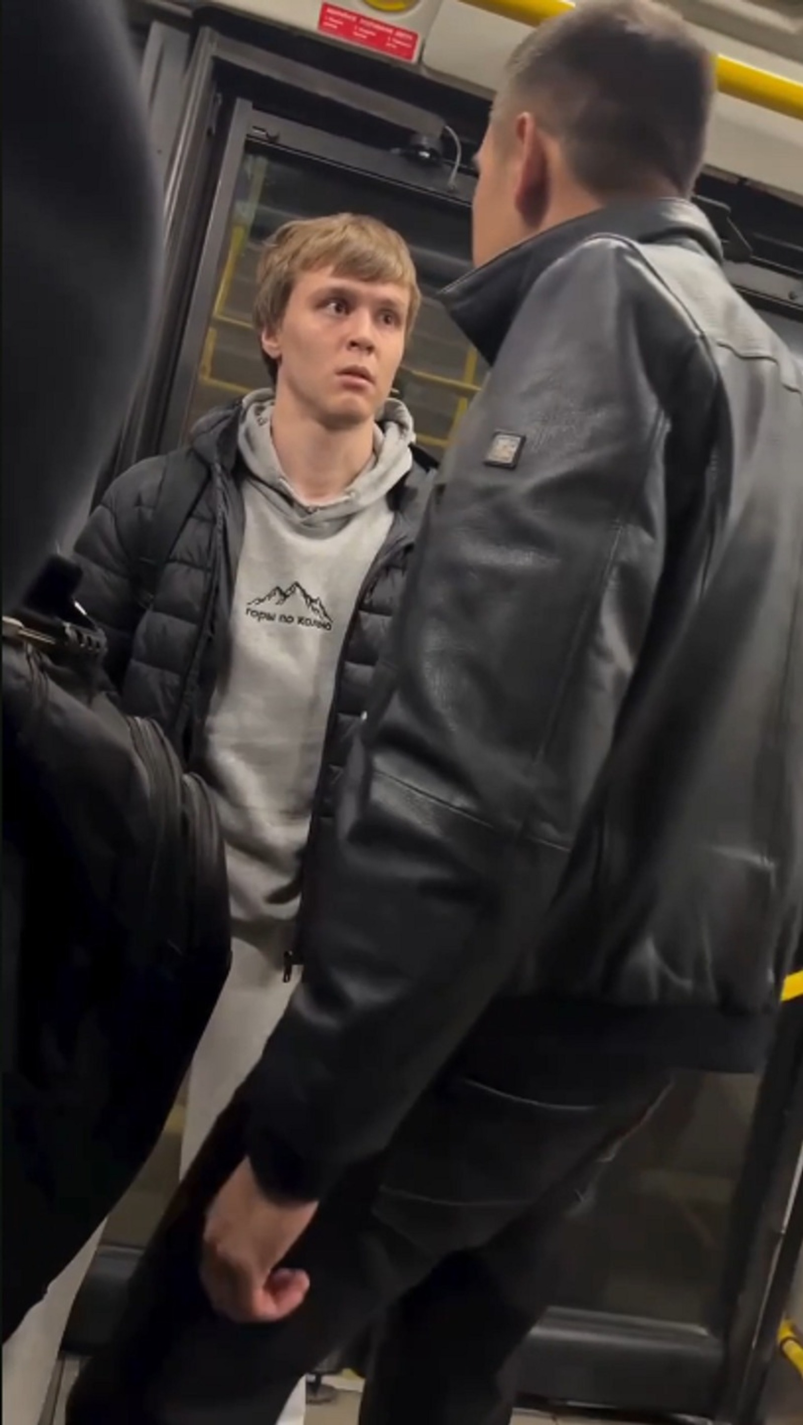 Уфимец остановил хулигана в автобусе и стал героем мировых соцсетей