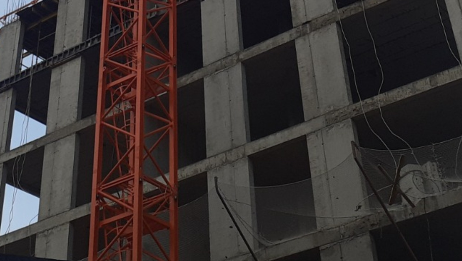 В Уфе кровельщик упал с 10-метровой высоты на стройке школы