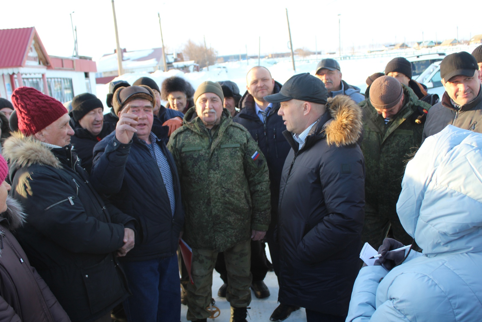 Глава администрации городского округа город Кумертау Олег Астахов встретился с жителями деревни Алексеевки