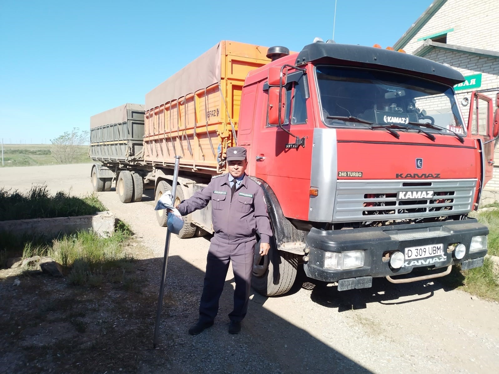 Башкирия отправила в Казахстан 183 тонны ячменя