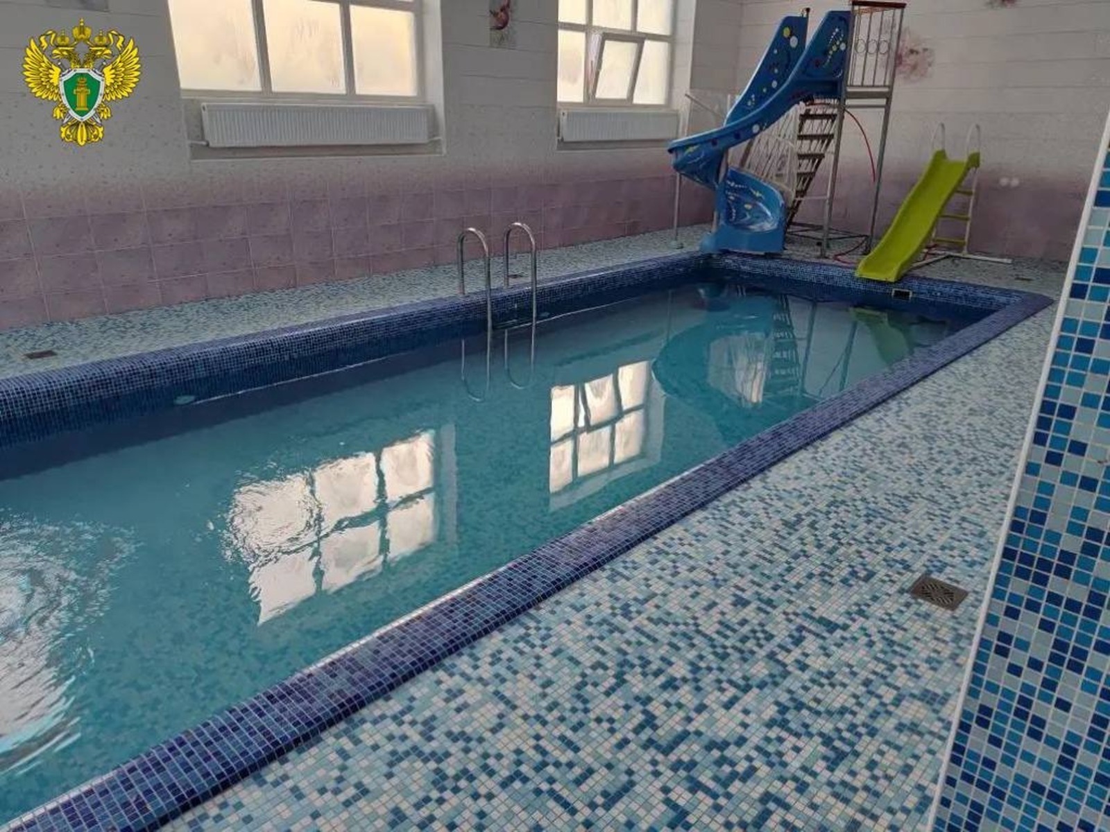 В Башкирии 13 человек отравились парами хлора в бассейне: пострадали дети