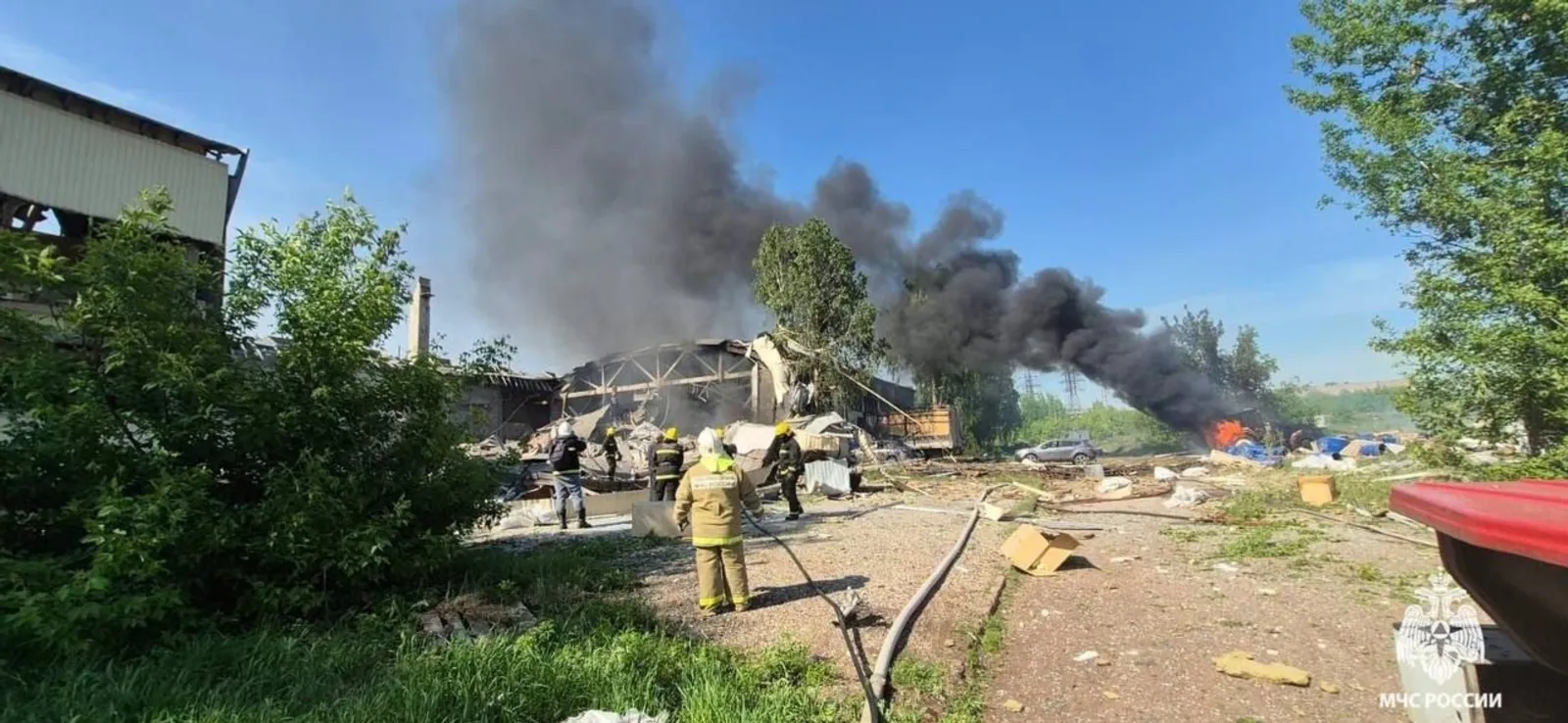 Пожар на месте ЧП в Салавате потушен, сотрудники МЧС Башкирии разбирают завалы