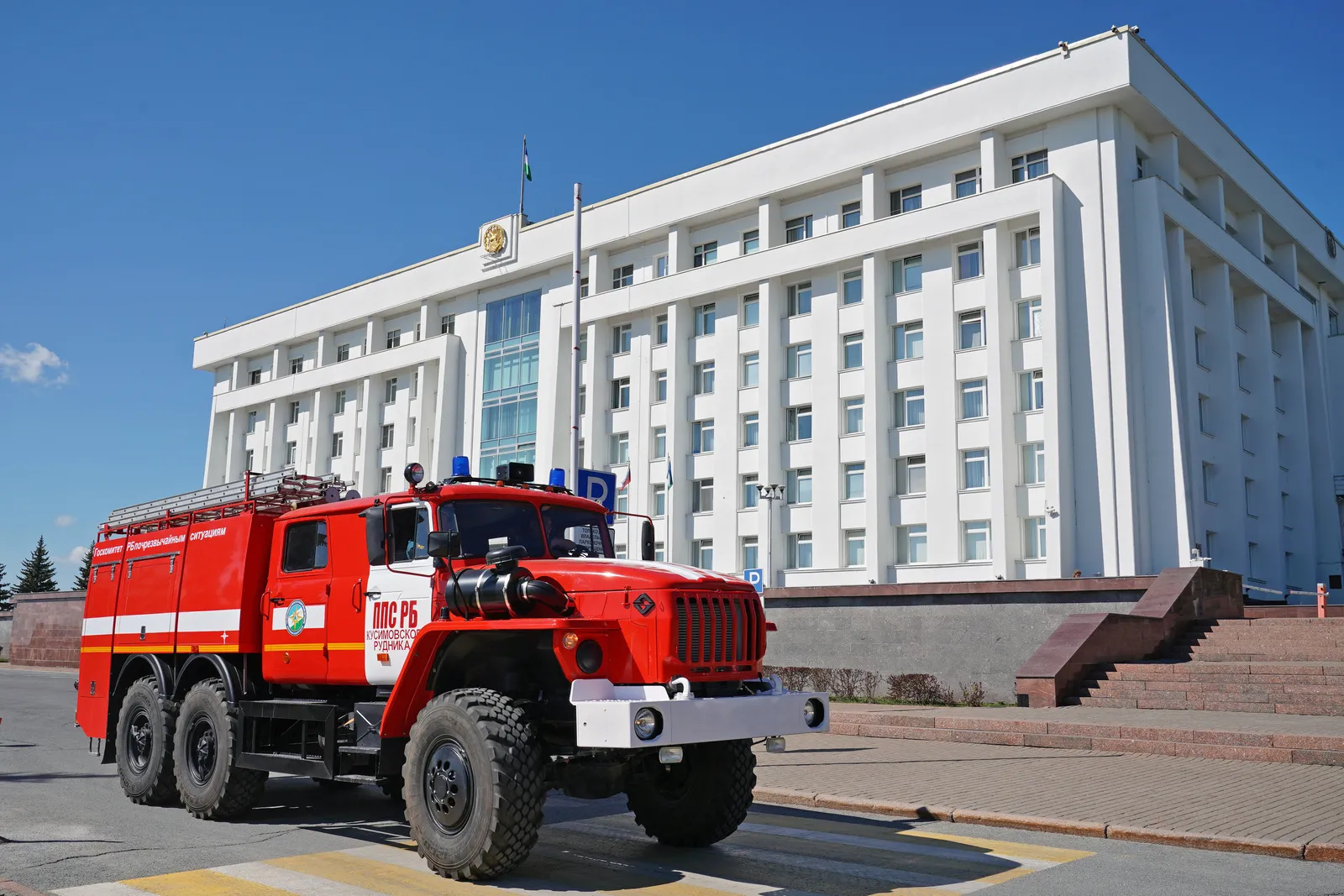 Глава Башкортостана Радий Хабиров поздравил пожарных республики