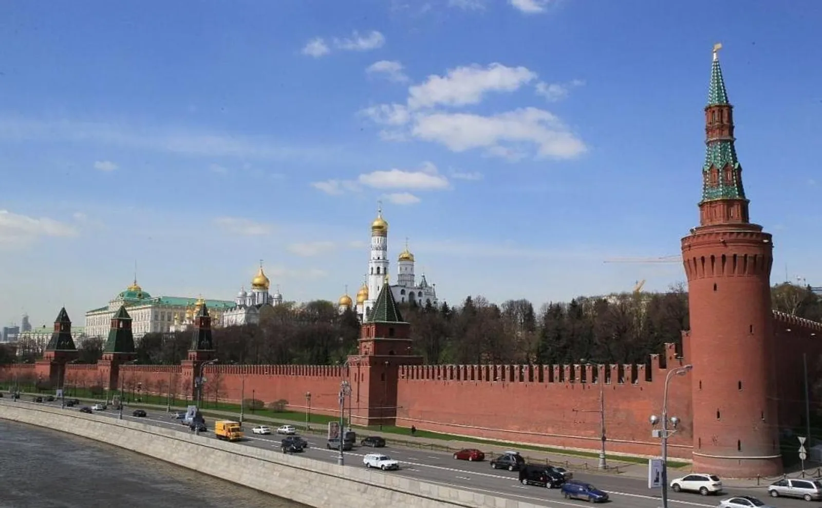 Путин поздравил Главу Башкирии с Днем Победы