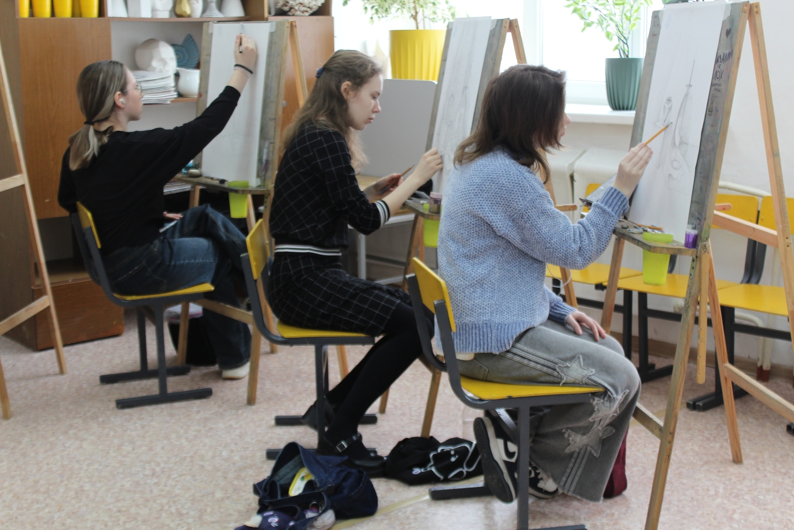 Юные художники Кумертау порадовали своих преподавателей успехами