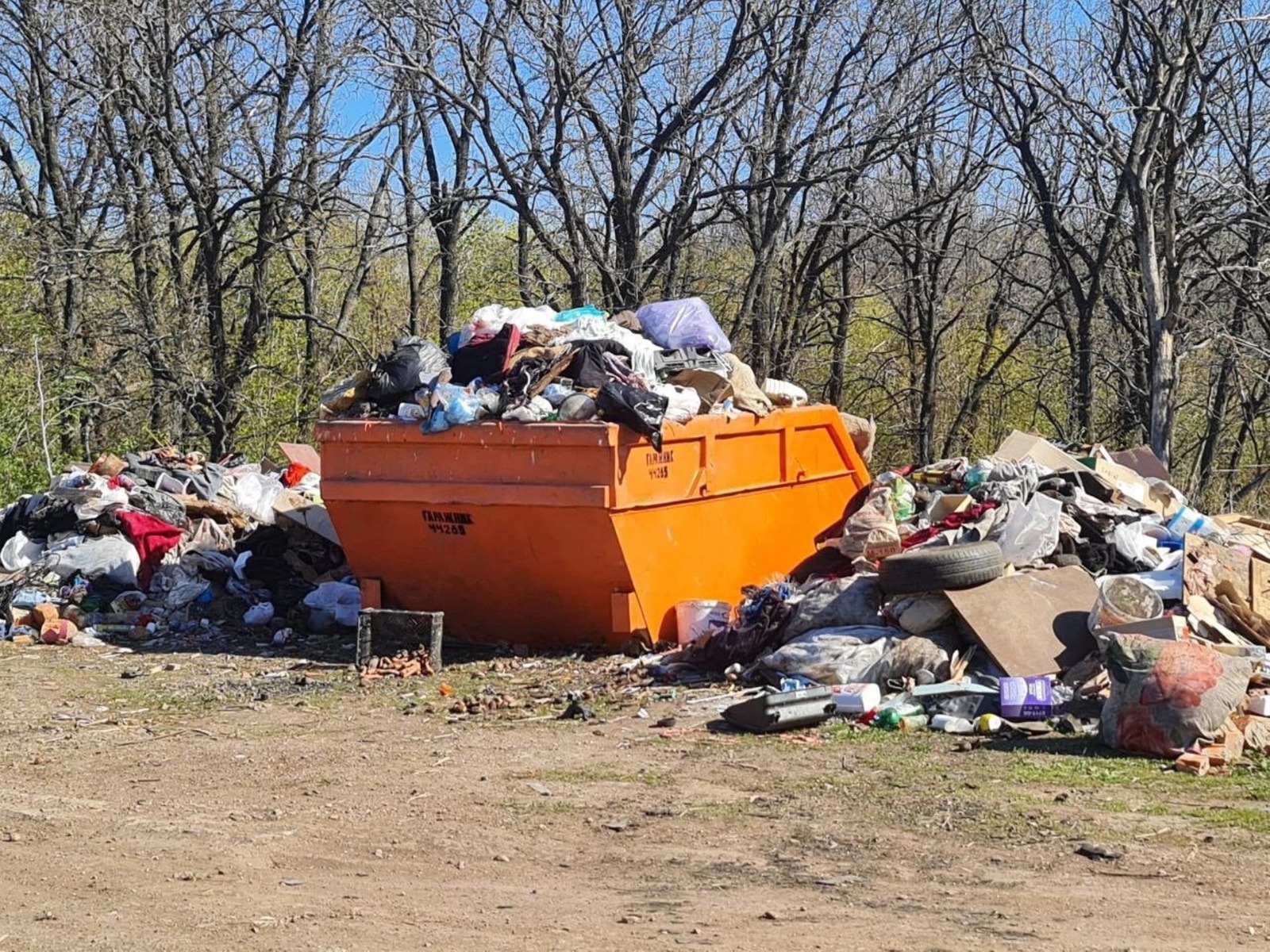 Завалены мусором контейнерные площадки в Кумертау, Бирском, Илишевском и Татышлинском районах