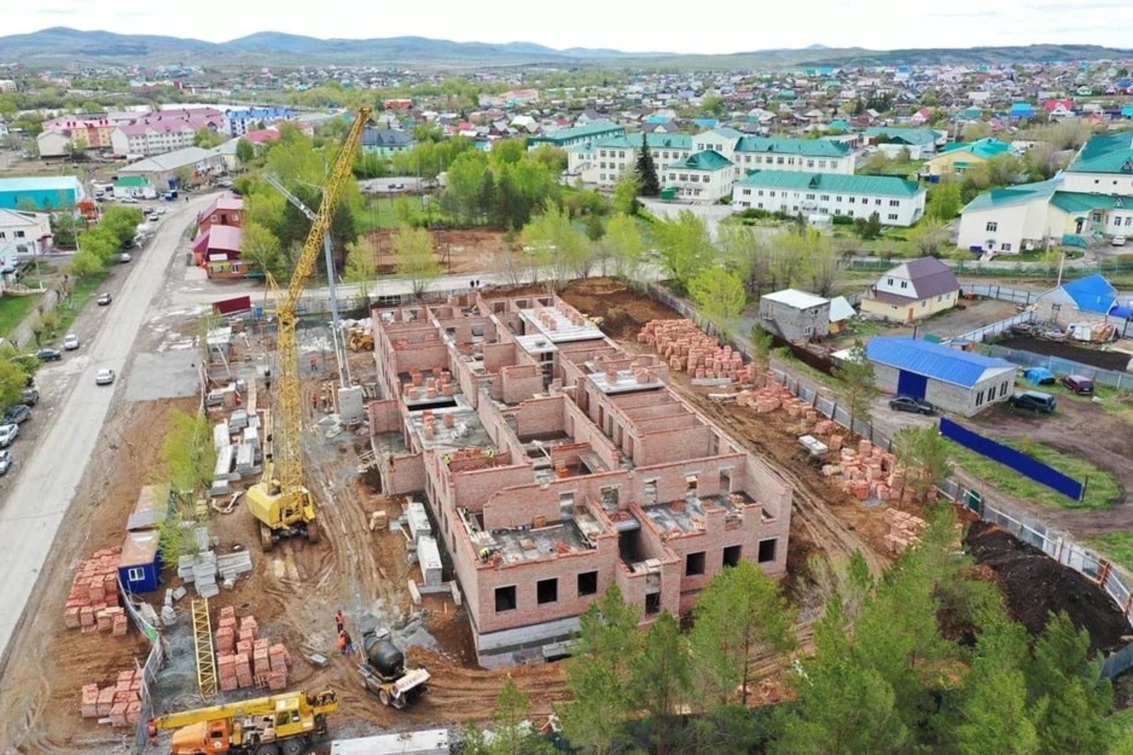 Радий Хабиров ознакомился с ходом строительства и ремонта социальных объектов в Баймаке